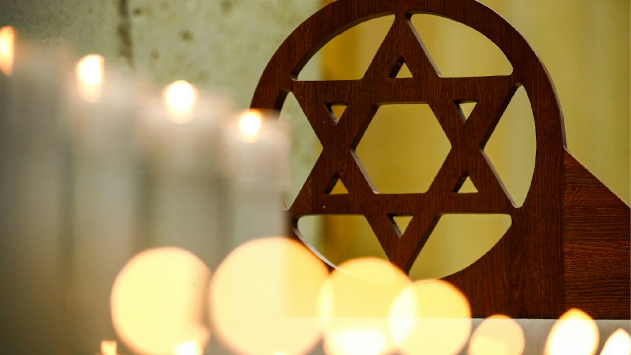 Lit candles at a prayer service at the Moscow Jewish Community Centre for the victims of the 27 October 2018 shooting attack on a synagogue in Pittsburgh, United States.
