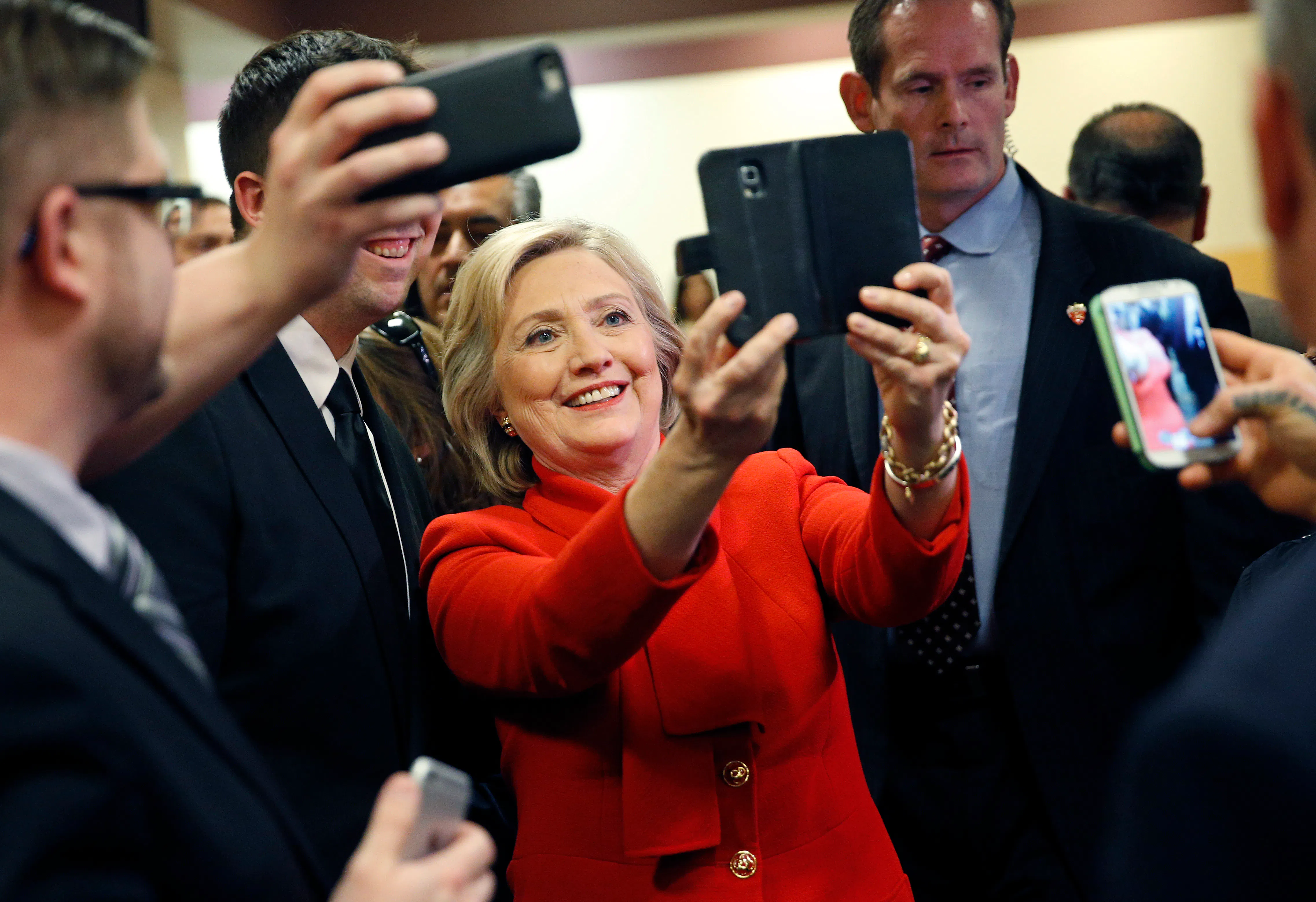 Hillary Robot Learns To Act Human With Selfies