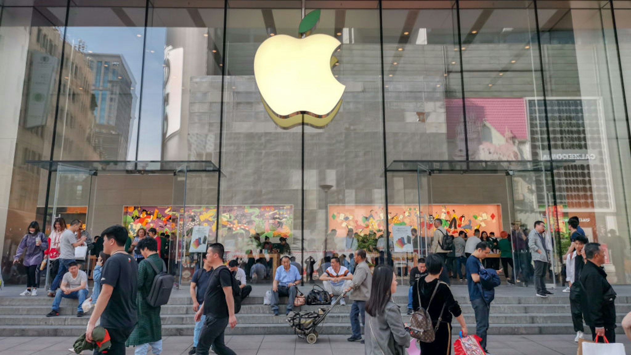 Apple Store Welcomes Earth Day