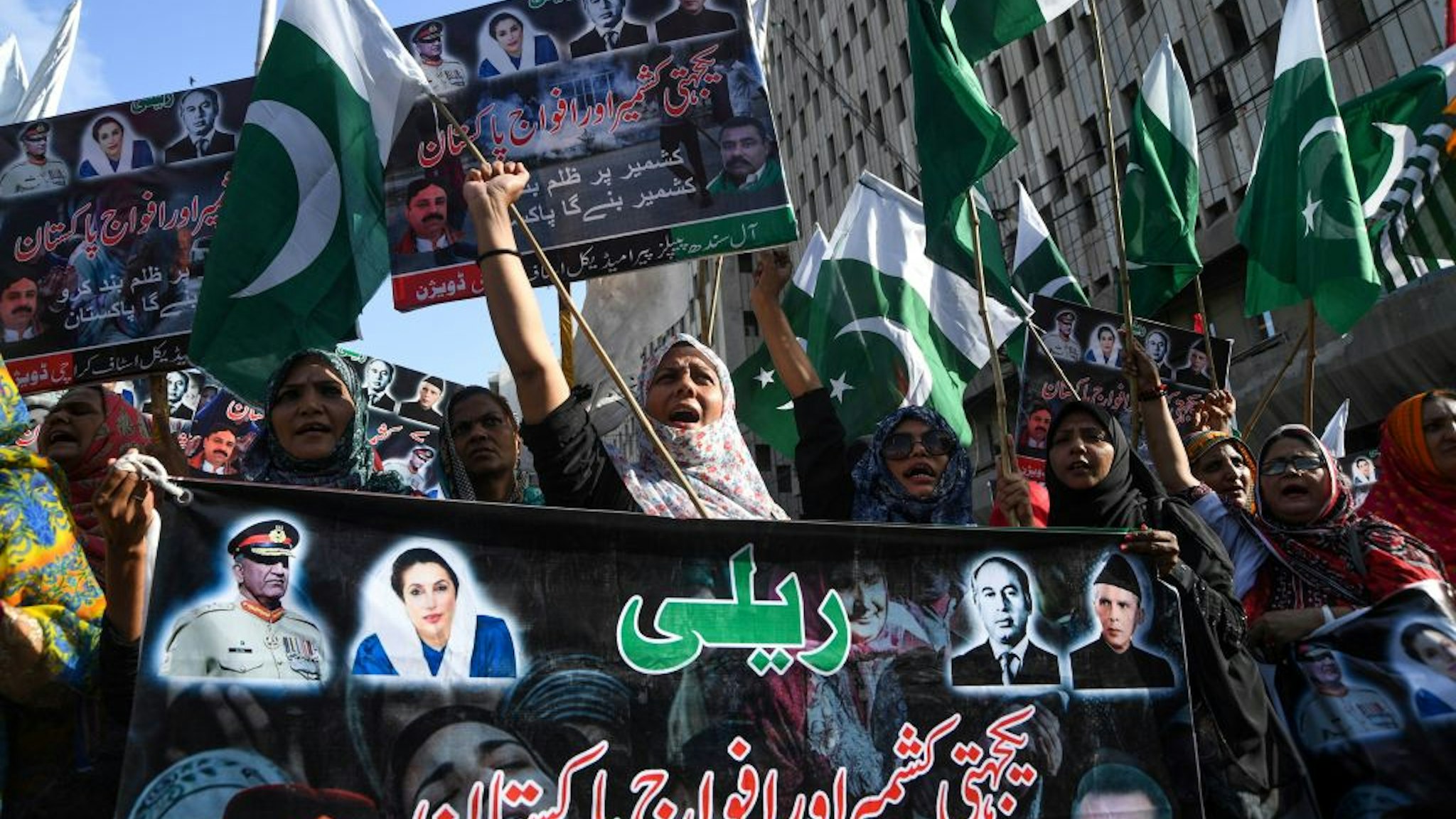 Demonstrators shout slogans during a protest against India in Karachi on August 22, 2019, as they condemn India's decision to strip the disputed Kashmir region of its special autonomy and impose a lockdown two weeks ago. - Pressure is mounting on Pakistan to contain militants itching for a fight with arch-nemesis India amid growing calls for action in its escalating dispute with New Delhi over Kashmir