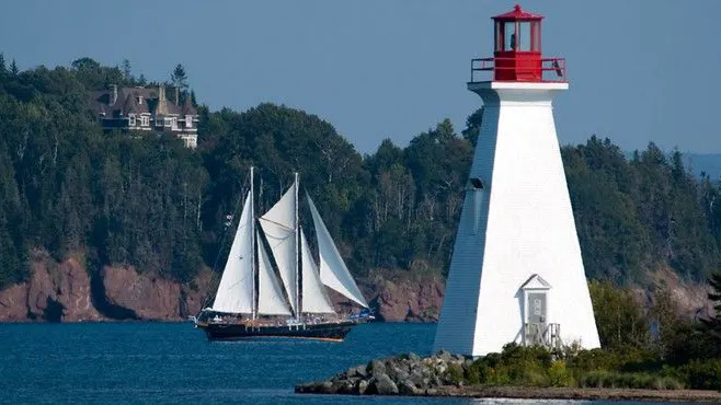 All Of These Celebs Say They’re Leaving America If Trump’s Elected. Sayonara!