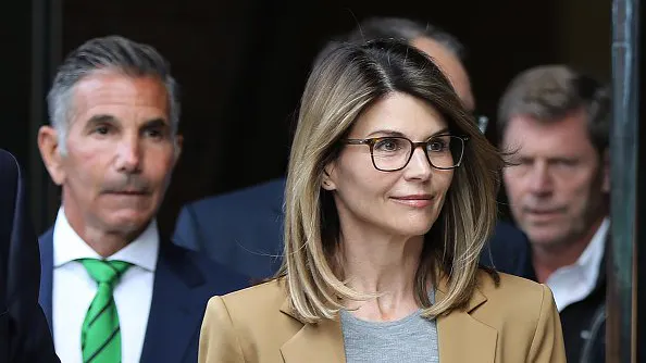 REPORT: Lori Loughlin Regrets Not Taking Plea Deal In Light Of Huffman’s Sentence