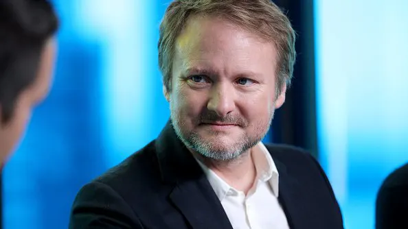 ‘Last Jedi’ Director Rian Johnson’s Latest Film Is A ‘F*** You’ To Trump Voters; Critics Love It