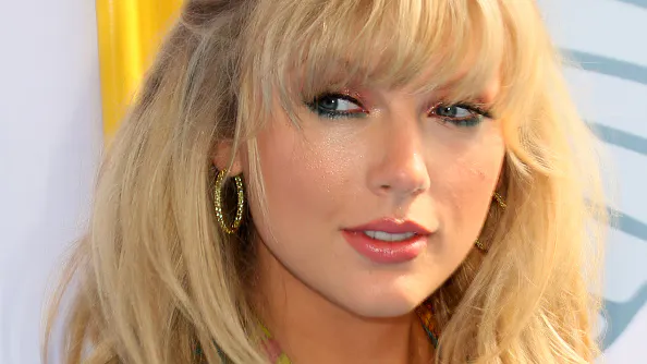 Taylor Swift Goes Full SJW At Teen Choice Awards