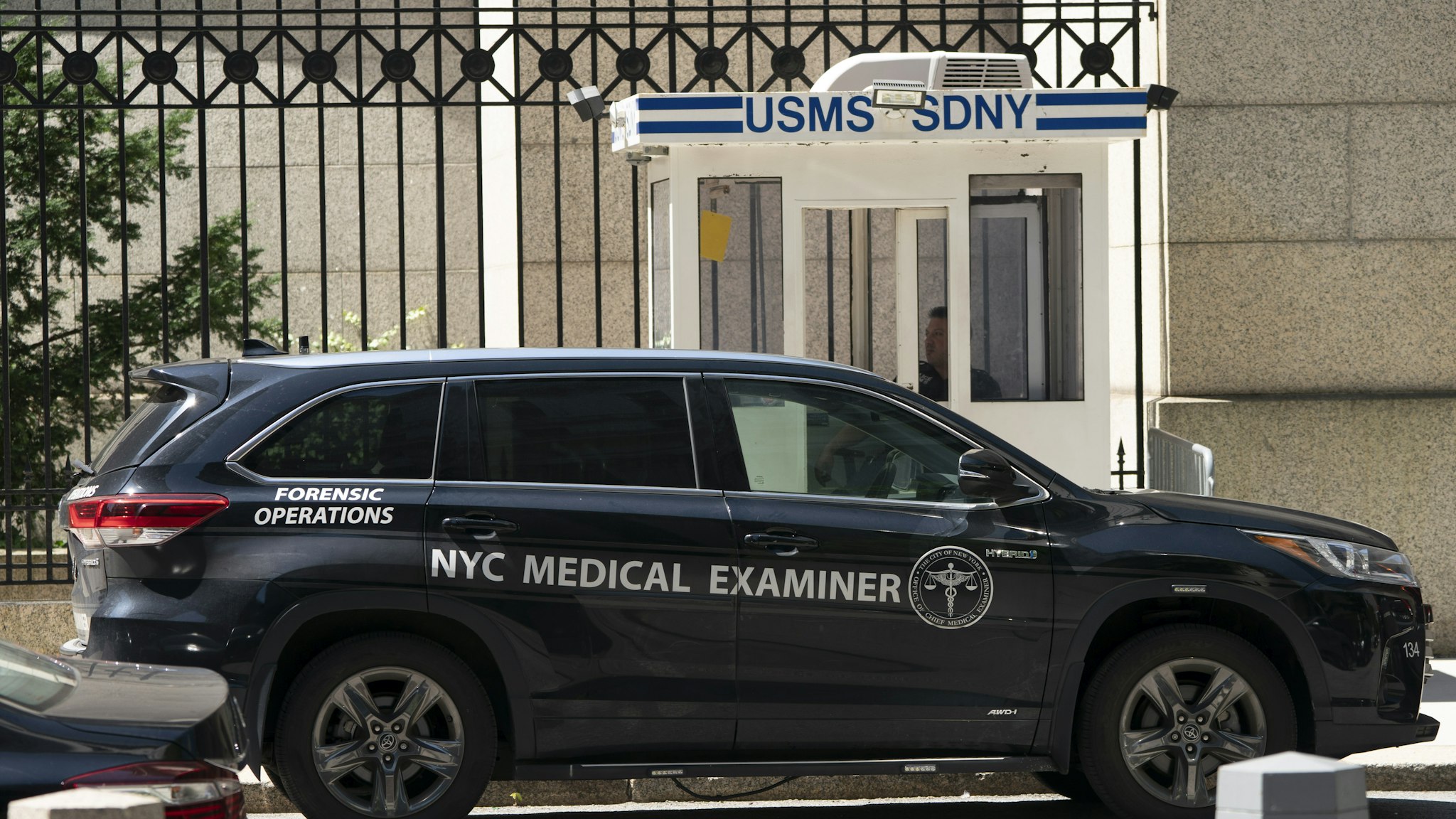 A New York Medical Examiner's car is parked outside the Metropolitan Correctional Center where financier Jeffrey Epstein was being held, on August 10, 2019, in New York. - Epstein has committed suicide in prison while awaiting trial on charges that he trafficked underage girls for sex, officials and media reported Saturday, sparking an FBI investigation. Epstein, a convicted pedophile who befriended numerous politicians and celebrities over the years, was found unresponsive in his cell at the Metropolitan Correctional Center from "an apparent suicide", the US Department of Justice said. (Photo by Don Emmert / AFP) (Photo credit should read DON EMMERT/AFP/Getty Images)