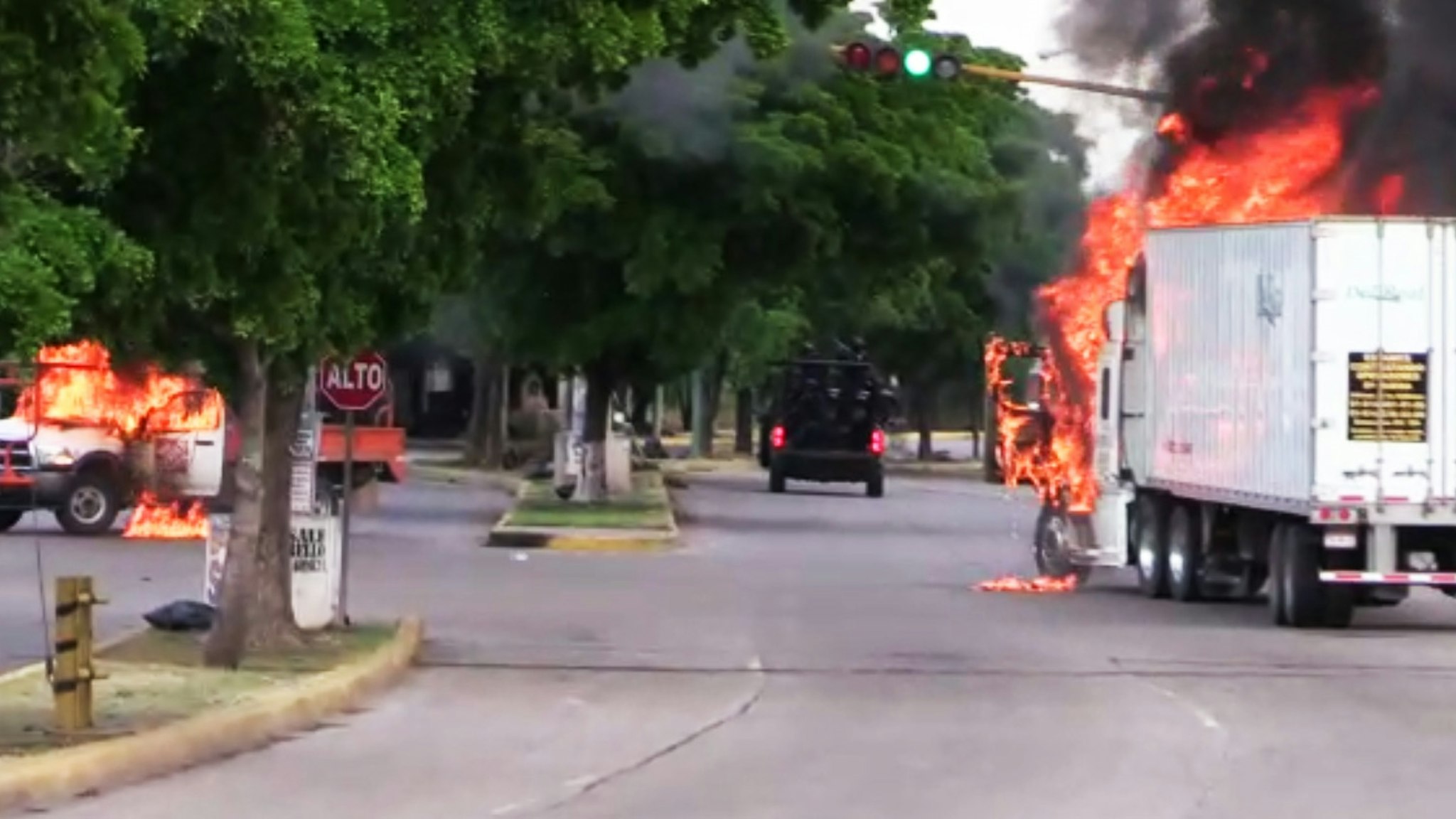 In this AFPTV screen trucks burn in a street of Culiacan, capital of jailed kingpin Joaquin "El Chapo" Guzman's home state of Sinaloa, on October 17, 2019. - Heavily armed gunmen in four-by-four trucks fought an intense battle against Mexican security forces Thursday in the city of Culiacan, capital of jailed kingpin Joaquin "El Chapo" Guzman's home state of Sinaloa.