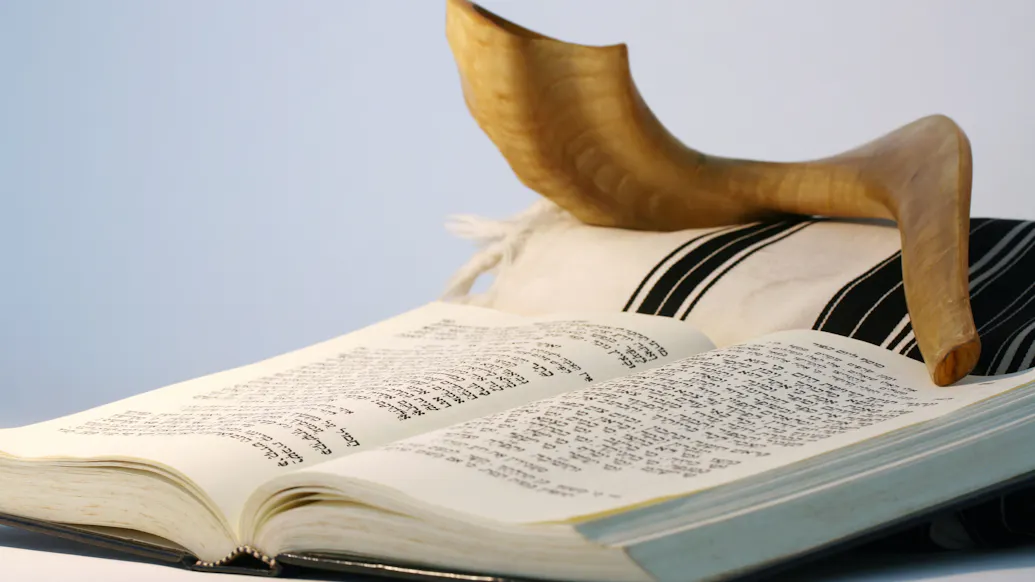Times Are A Changin’: Saudi Citizen Sings Jewish Prayer Marking Jewish New Year