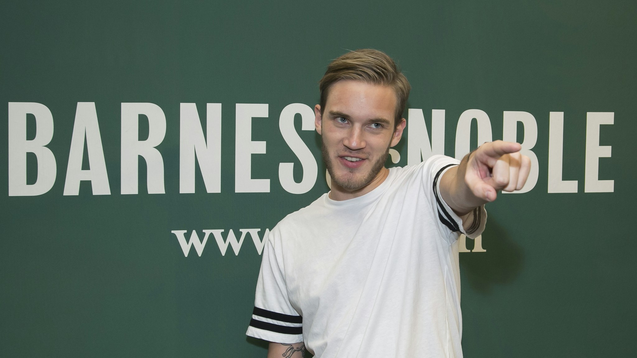 LOS ANGELES, CA - OCTOBER 30: Comedian PewDiePie signs his new book "This Book Loves You" at Barnes & Noble at The Grove on October 30, 2015 in Los Angeles, California. (Photo by Vincent Sandoval/WireImage)