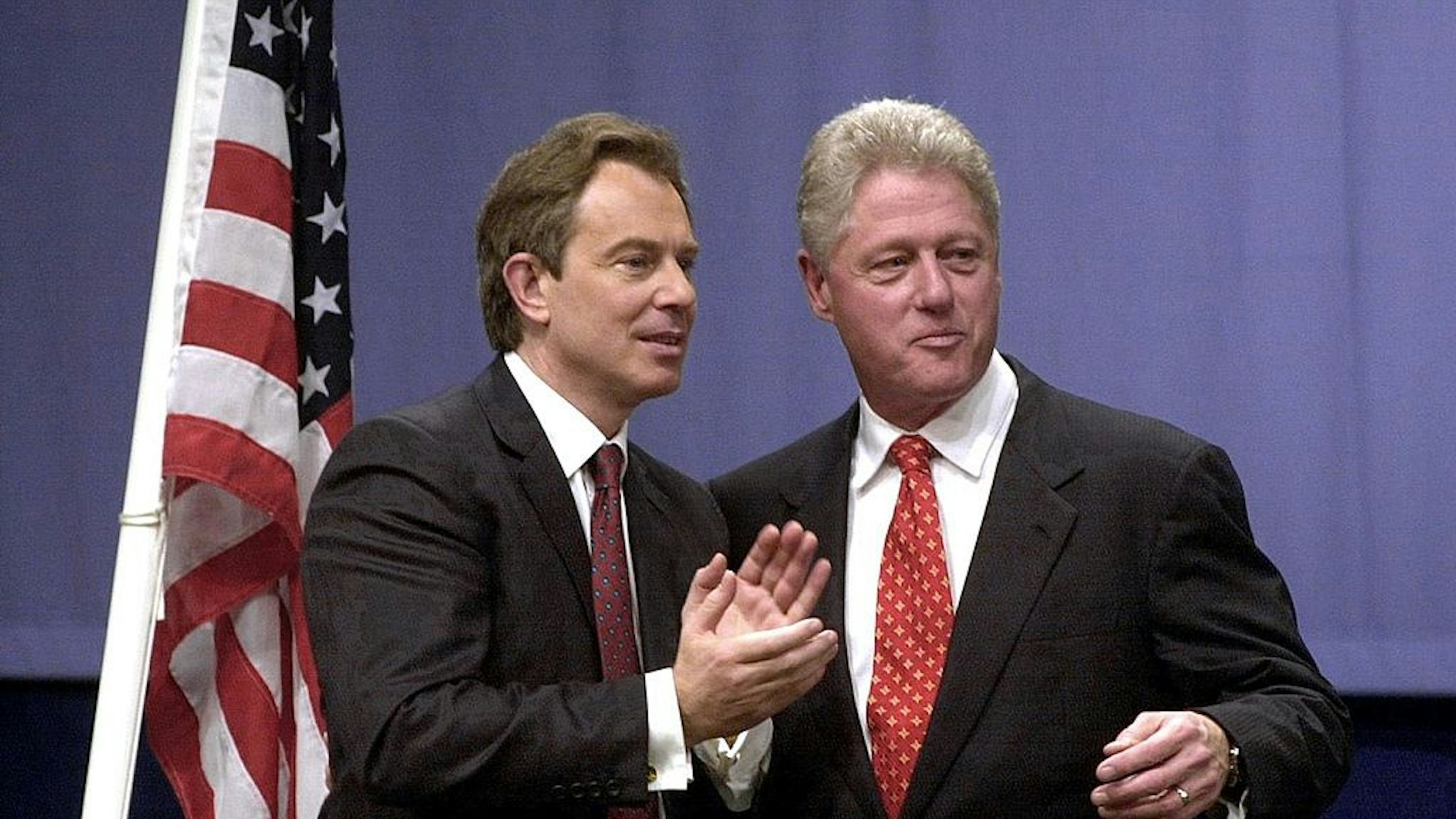 US President Bill Clinton (R) and British Prime Minister Tony Blair stand together 14 December 2000 at Warwick University, near Coventry, where the American leader gave a speech on foreign affairs.