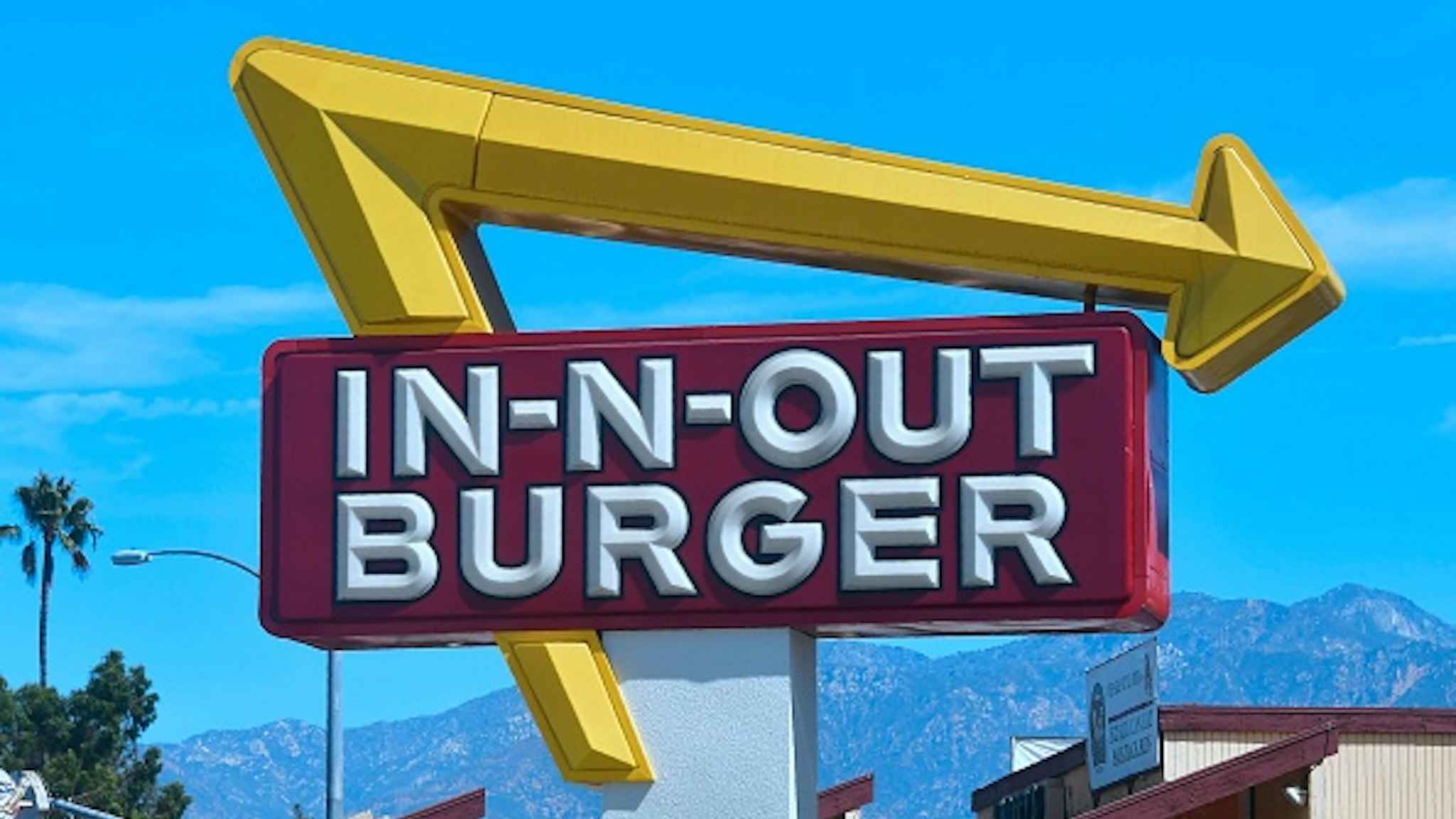 The signs points to an In-N-Out Burger restaurant in Alhambra, California on August 30, 2018. - Califoria's Democratic Party Chairman, Eric Bauman, is calling for a boycott of the Irvine, CA based fast food chain after it donated $25,000 to help California Republicans in November. In addition to this week's donation, In-N-Out donated $30,000 to the GOP in 2017 and 2016.