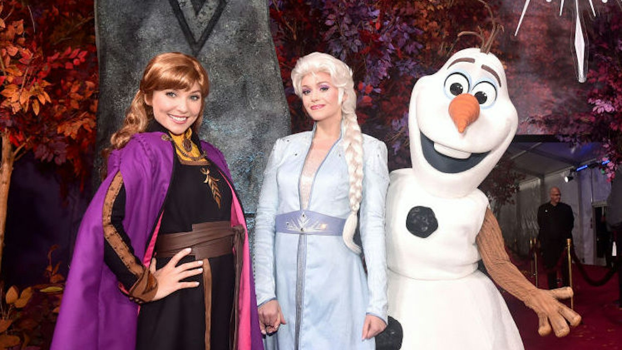 (L-R) Anna, Elsa, and Olaf attend the world premiere of Disney's "Frozen 2" at Hollywood's Dolby Theatre on Thursday, November 7, 2019 in Hollywood, California. (Photo by Alberto E. Rodriguez/Getty Images for Disney)