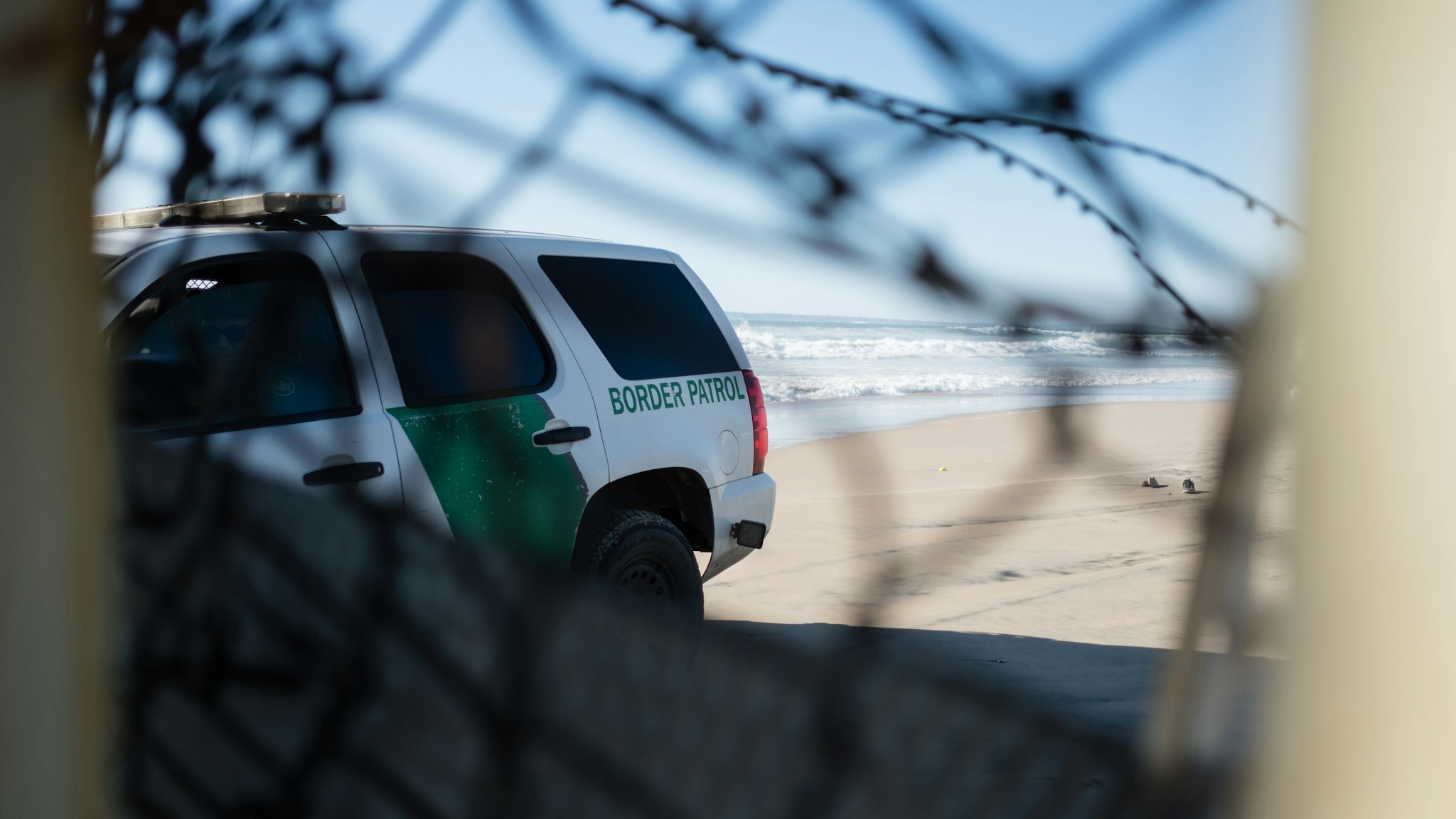 TIJUANA, BAJA CALIFORNIA, MEXICO - 2019/03/13: United States Border Patrol is seen blocking the wall at the US-Mexico border after a large group cut through the wall , fleeing to United States. In February 2019, around 76,000 fled from the southern border into the United states in order to find a better live. (Photo by Megan Jelinger/SOPA Images/LightRocket via Getty Images)