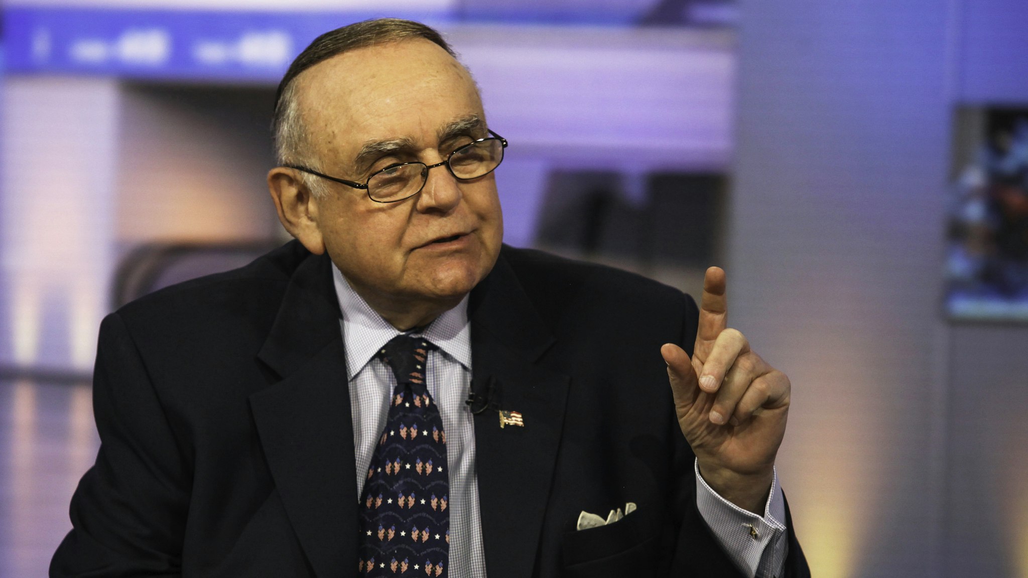 Leon Cooperman, chairman and chief executive officer of Omega Advisors Inc., speaks during a Bloomberg Television interview in New York, U.S., on Tuesday, Oct. 13, 2015. Cooperman said the U.S. Securities and Exchange Commission needs to address market structure problems caused by super-fast computers.