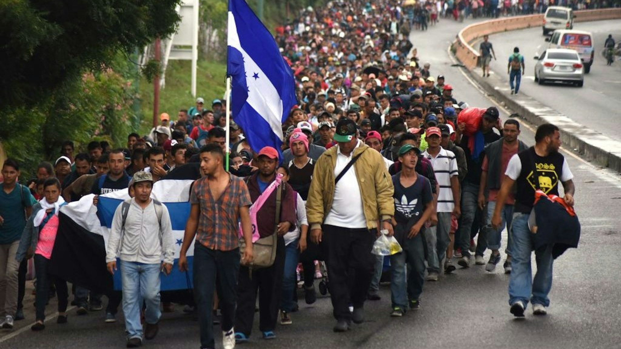 Honduran migrants take part in a caravan towards the United States in Chiquimula, Guatemala on October 17, 2018. - A migrant caravan set out on October 13 from the impoverished, violence-plagued country and was headed north on the long journey through Guatemala and Mexico to the US border.