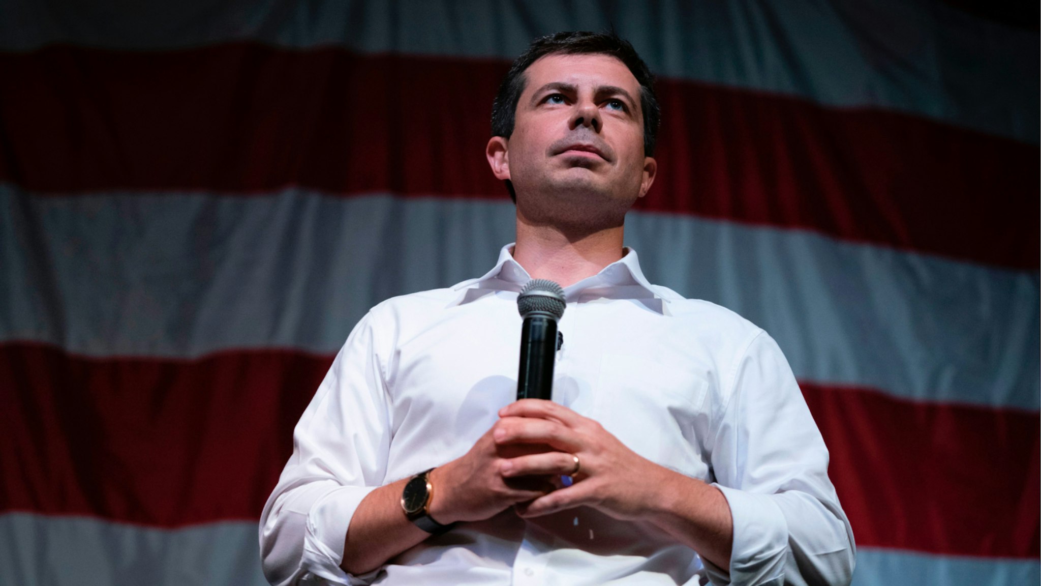 2020 Democratic presidential hopeful Mayor of South Bend, Indiana Pete Buttigieg speaks at the Wing Ding Dinner on August 9, 2019 in Clear Lake, Iowa.
