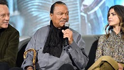 The Stars And Filmmakers Of Star Wars: The Rise Of Skywalker At The Global Press Conference PASADENA, CALIFORNIA - DECEMBER 04: Richard E. Grant, Billy Dee Williams and Keri Russell participate in the global press conference for "Star Wars: The Rise of Skywalker" at the Pasadena Convention Center on December 04, 2019 in Pasadena, California.