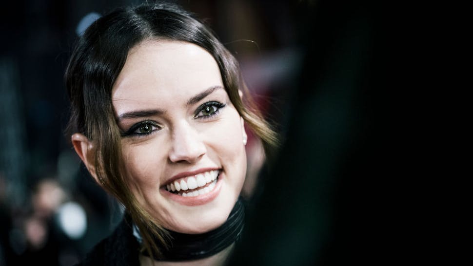 Daisy Ridley Daisy Ridley attends the European Premiere of Star Wars: The Last Jedi at the Royal Albert Hall on December 12, 2017 in London, England. (Photo by Gareth Cattermole/Getty Images for Disney)