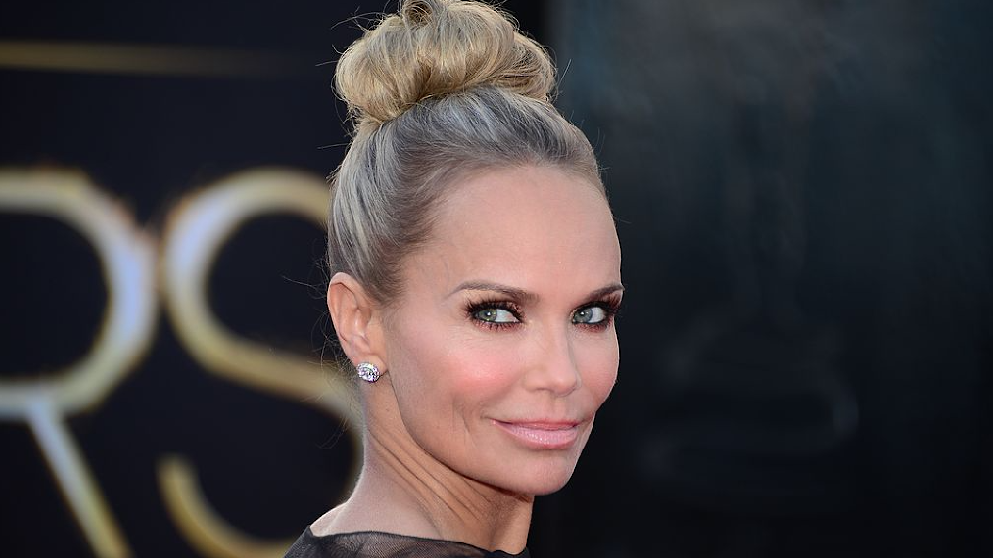 Kristen Chenoweth arrives on the red carpet for the 85th Annual Academy Awards on February 24, 2013 in Hollywood, California.