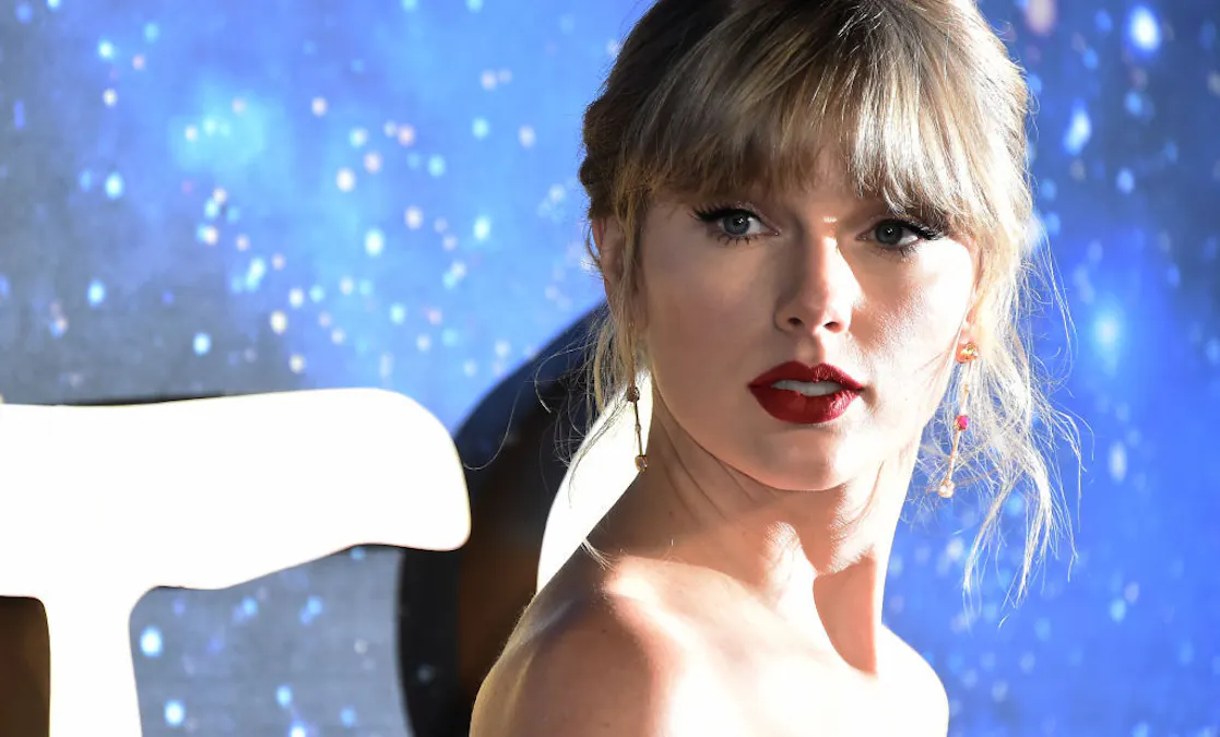 Taylor Swift Explains Why She Committed To Box Office Disaster 'Cats,' Describes Going To 'Cat School' - The Daily Wire thumbnail