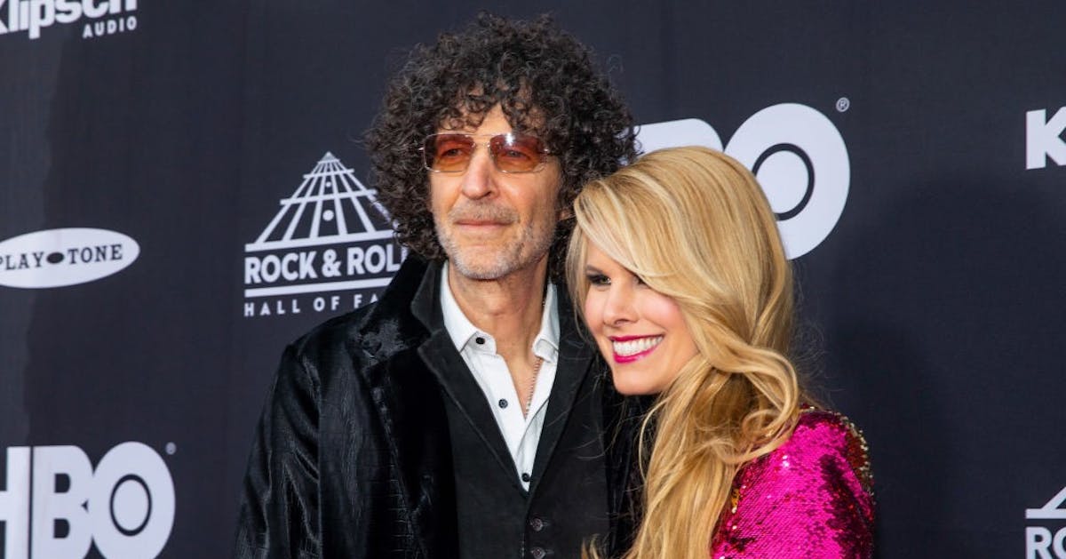 CURL: Howard Stern Makes Hillary Clinton Look Surprisingly Lifelike