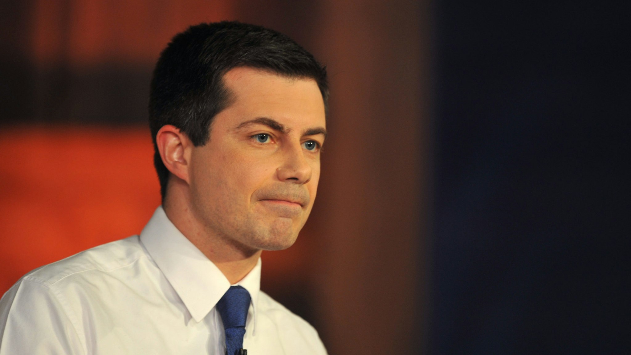 DES MOINES, IA - JANUARY 26: Democratic presidential candidate Mayor Pete Buttigieg is interviewed by moderator Chris Wallace during a FOX News Channel Town Hall at the River Center in Des Moines, Iowa on January 26, 2020 in Des Moines, Iowa. Buttigieg and other candidates are making their final pleas to the voters of Iowa with the caucus just days away. The Iowa caucuses will be held in eight days on February 3.