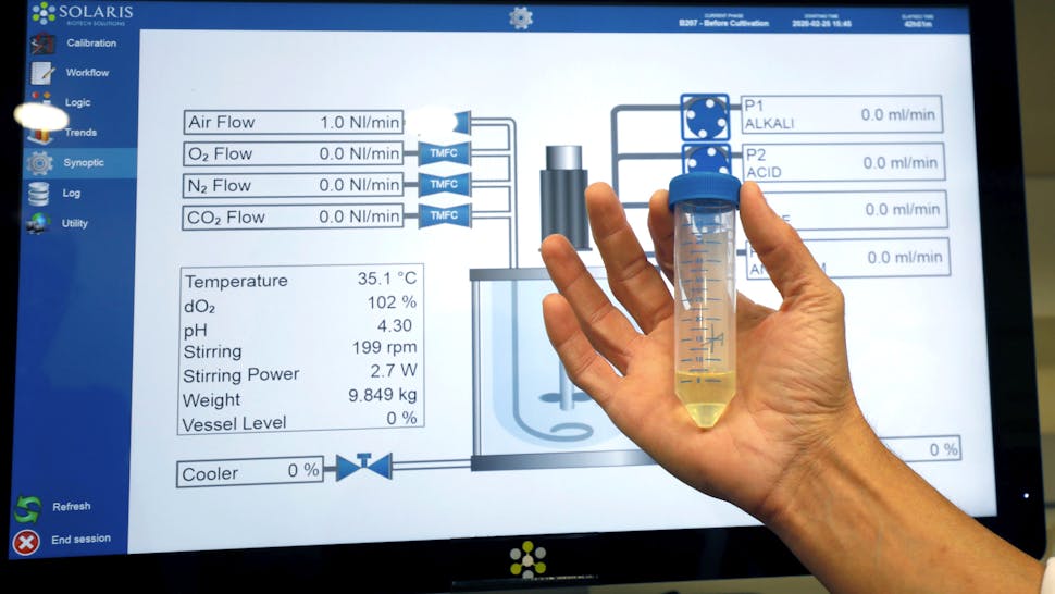 ISRAEL-HEALTH-VIRUS-SCIENCE An Israeli scientist works at a laboratory at the MIGAL Research Institute in Kiryat Shmona in the upper Galilee in northern Israel on February 27, 2020. - After 4 years of multi-disciplinary research funded by Israels Ministry of Science and Technology in cooperation with Israels Ministry of Agriculture, MIGAL has achieved a scientific breakthrough that will lead to the rapid creation of a vaccine against Coronavirus. This possibility was identified as a by-product of MIGALs development of a vaccine against IBV (Infectious Bronchitis Virus), a disease affecting poultry, whose effectiveness has been proven in pre-clinical trials carried out at the Veterinary Institute. MIGAL has now made required genetic adjustments to adapt the vaccine to COVID-19, the human strain of Coronavirus, and is working to achieve the safety approvals that will enable in-vivo testing, enable the initiation of production of a vaccine to counter the Coronavirus epidemic currently spreading throughout the world, which so far has claimed 2,666 lives.