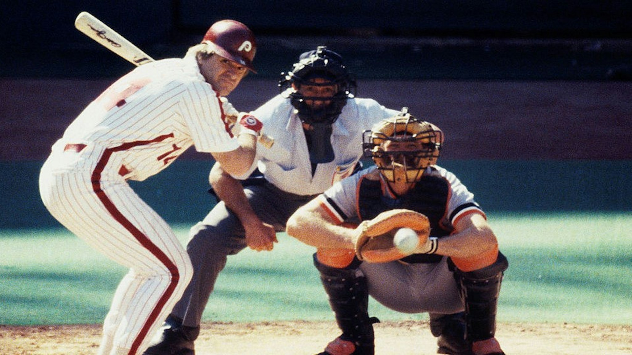 PHILADELPHIA - OCTOBER 1983: Pete Rose #14 of the Philadelphia Phillies bats against the