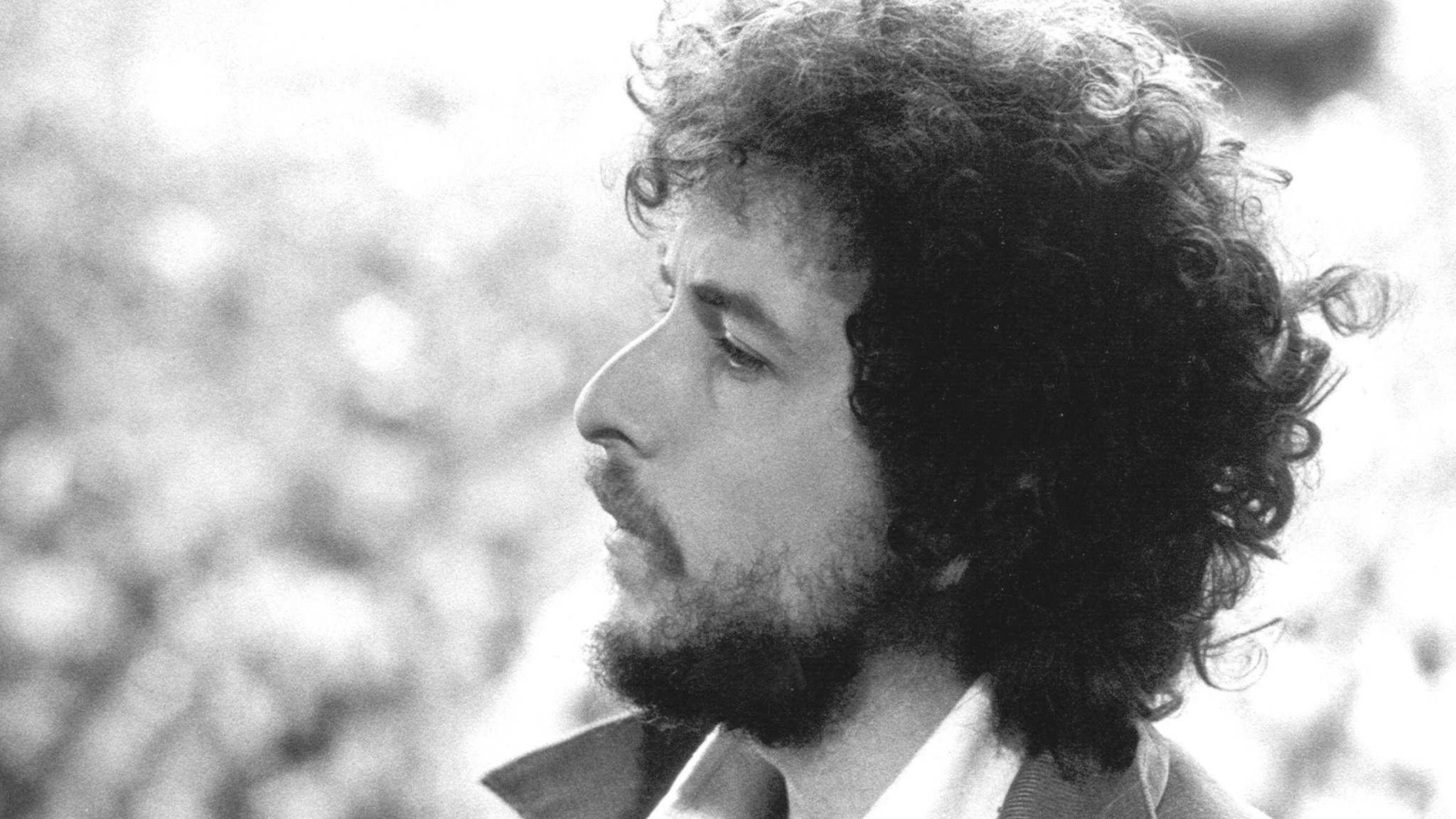 Singer/Songwriter Bob Dylan performs at Kezar Stadium in San Francisco, California, March 23, 1975.