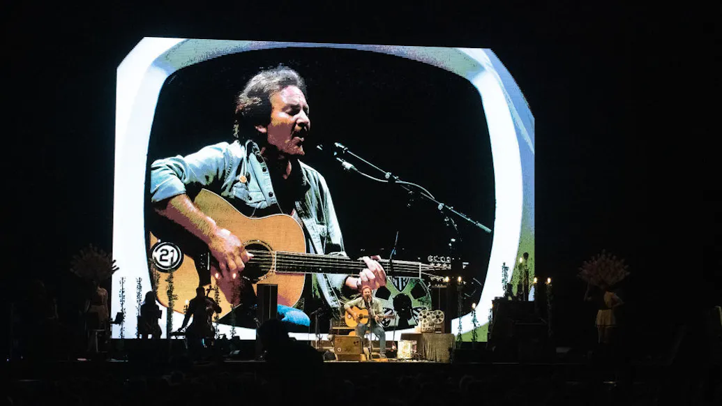 Pearl Jam Apologizes For Postponing Tour, Lashes Out At Trump Administration