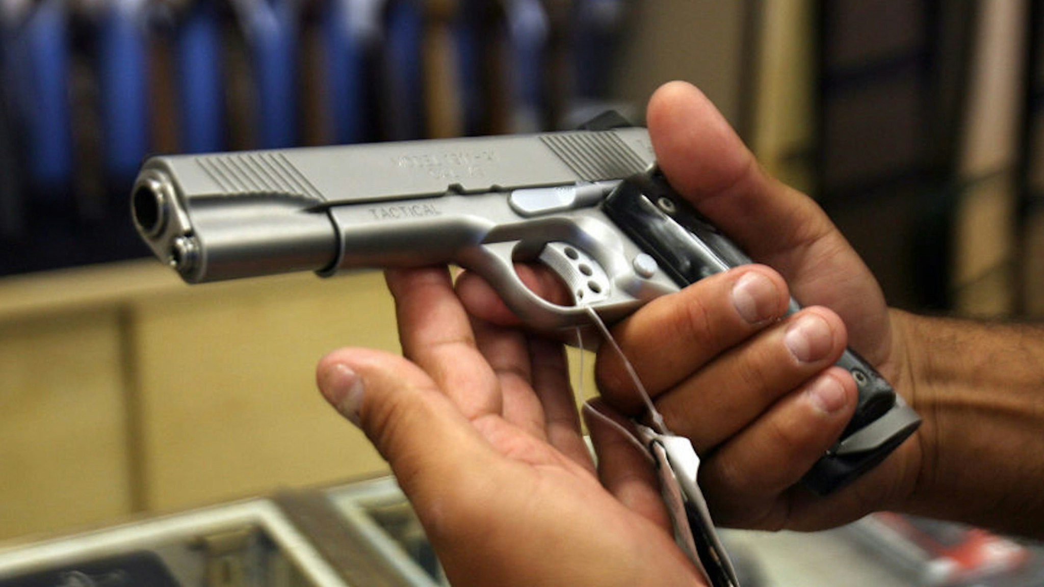 Glendale, UNITED STATES: A man chooses a gun at the Gun Gallery in Glendale, California, 18 April 2007.