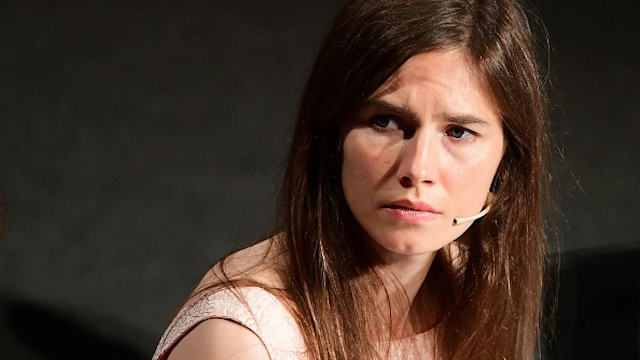 US journalist Amanda Knox attends a panel discussion titled "Trial by Media" during the Criminal Justice Festival at the Law University of Modena, northern Italy on June 15, 2019. - Knox returns to Italy for the first time since the US student was acquitted in 2015 of the gruesome killing of her British housemate after spending four years behind bars. The Seattle native, now 31, was 20-years-old at the time of the murder of Briton Meredith Kercher, a fellow exchange student whose half-naked body was found on November 2, 2007, in a bedroom of the apartment she and Knox shared in the central city of Perugia.