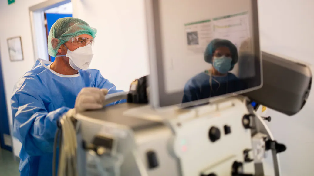 New York To Receive 1,000 Ventilators From China As COVID-19 ‘Apex’ Quickly Approaches