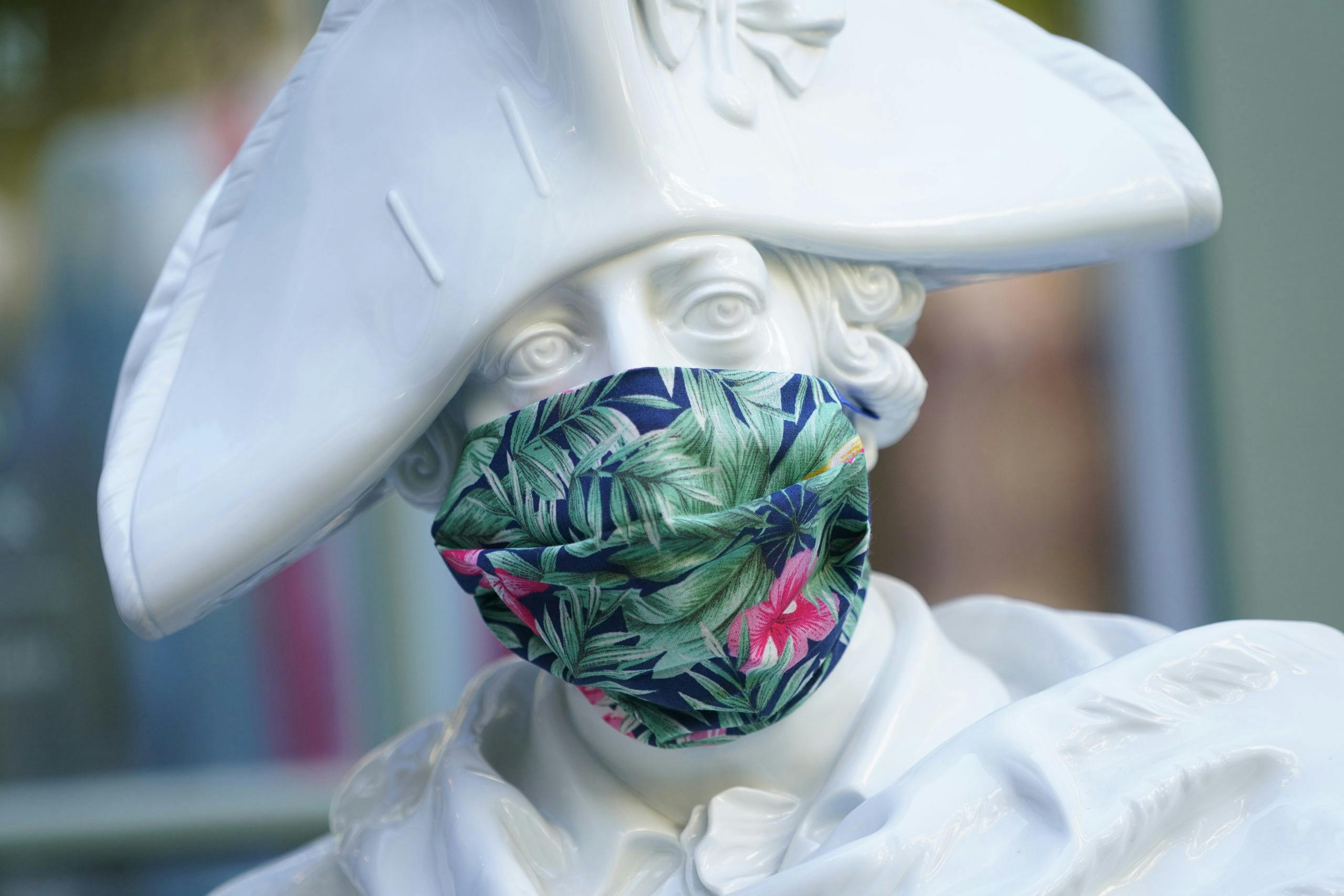 Here’s How To Keep Your Face Mask From Fogging Up Your Eyeglasses