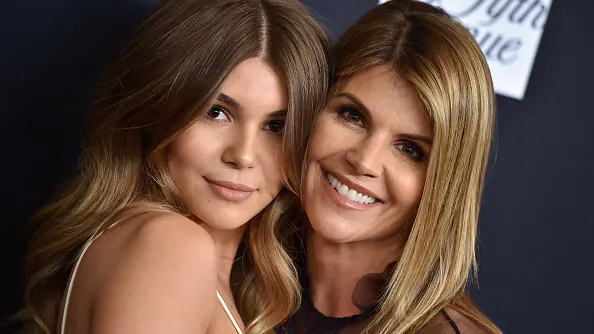 Lori Loughlin Claims Prosecutors, Federal Government Are Bullying Her For Not Accepting Plea Deal