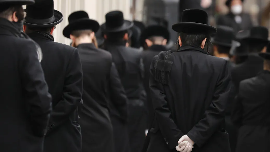 WATCH: Brooklyn Rabbi’s Funeral Attended By Hundreds; De Blasio Drives Over To Break It Up, Explodes In Warning To Jewish Community