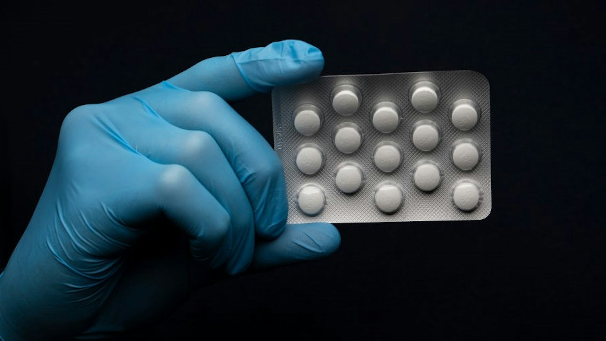 LONDON, UNITED KINGDOM - MARCH 26: In this photo illustration a pack of Hydroxychloroquine Sulfate medication is held up on March 26, 2020 in London, United Kingdom. The Coronavirus (COVID-19) pandemic has spread to many countries across the world, claiming over 20,000 lives and infecting hundreds of thousands more. U.S. President Donald Trump recently promoted Hydroxychloroquine, a common anti-malaria drug, as a potential treatment for COVID-19 when combined with the antibiotic azithromycin. “HYDROXYCHLOROQUINE &amp; AZITHROMYCIN, taken together, have a real chance to be one of the biggest game changers in the history of medicine,” President Trump tweeted last week. (Photo by