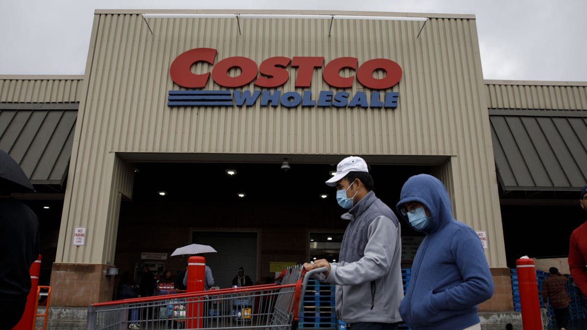 Costco Employee Praised After Ugly Encounter With Customer Who Refused To Wear Mask