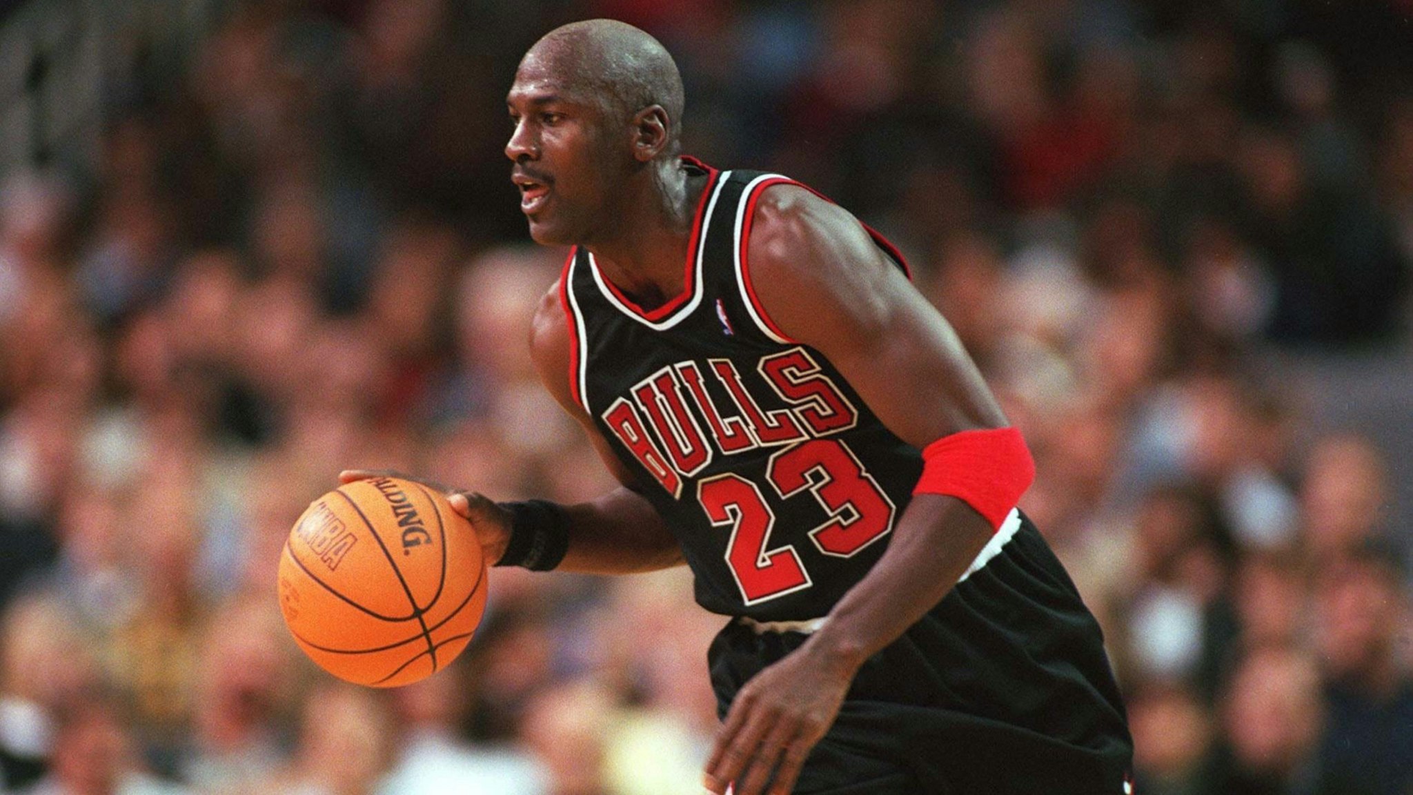 NOVEMBER 07: NBA 97/98 CHICAGO BULLS; Michael JORDAN/CHICAGO BULLS.