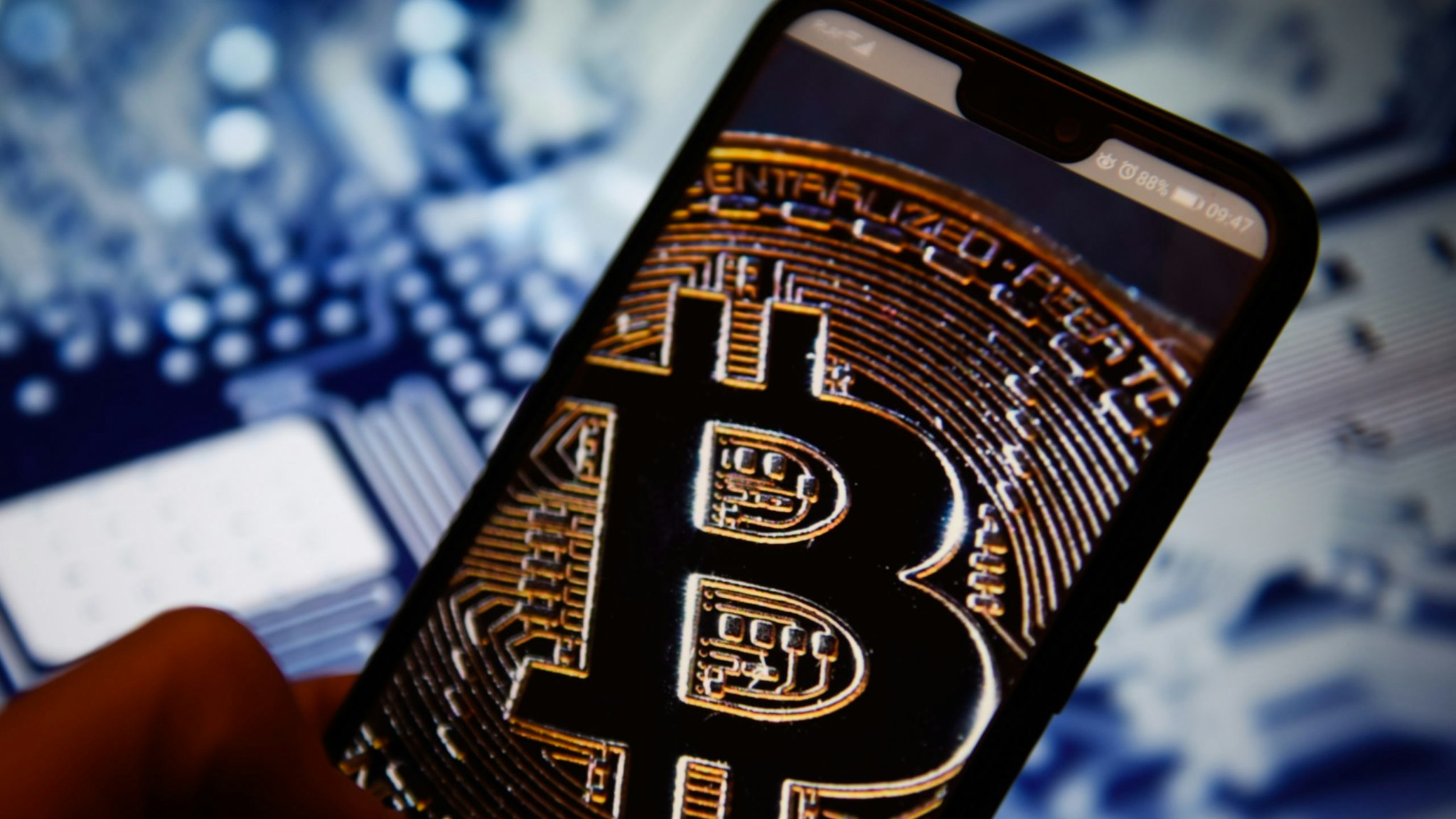 KRAKOW, POLAND - 2018/12/28: In this photo illustration, the Bitcoin logo is seen displayed on an Android mobile phone. (Photo Illustration by Omar Marques/SOPA Images/LightRocket via Getty Images)