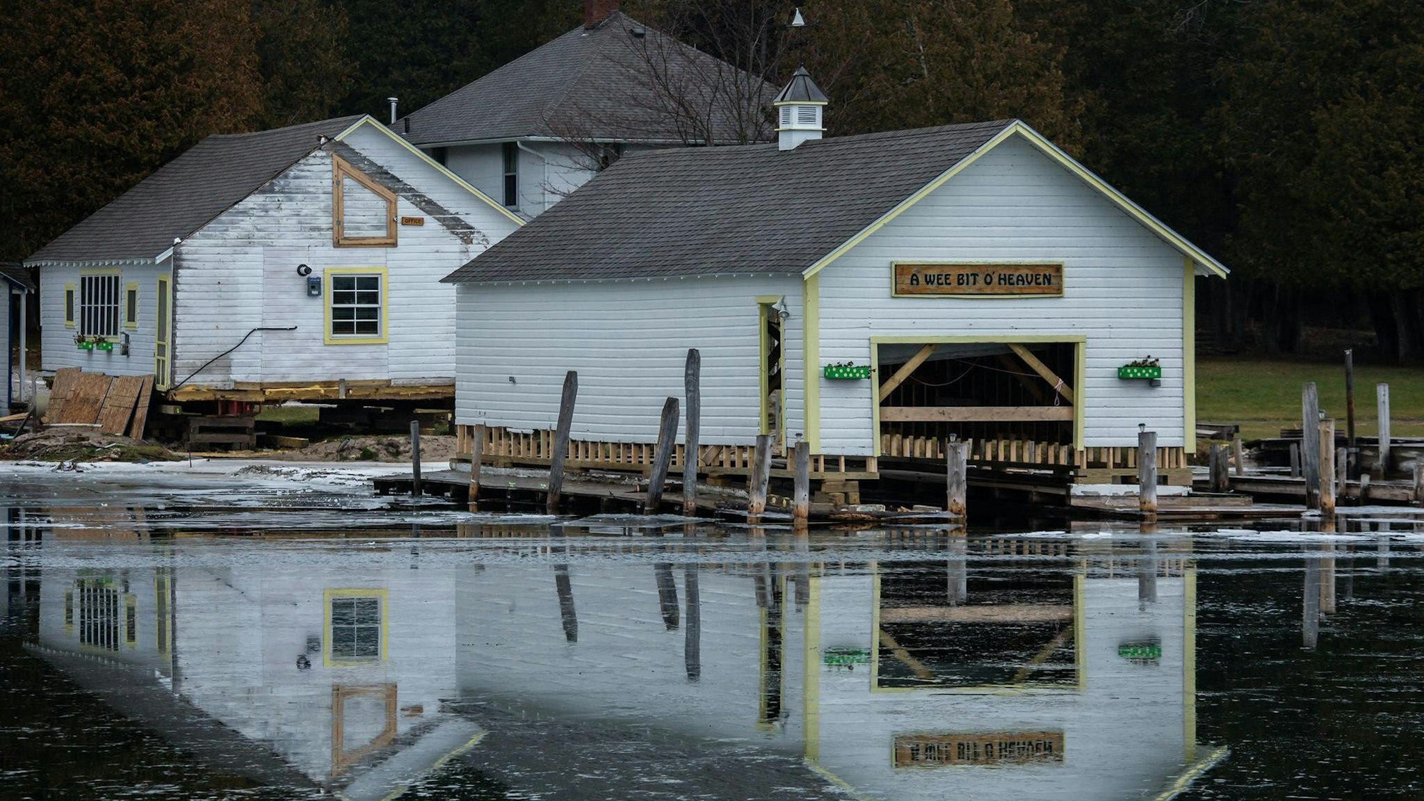 Boat houses are being removed from flooded docks in Snows Channel at Les Cheneaux Islands in the Upper Peninsula of Michigan on November 20, 2019. (Zbigniew Bzdak/Chicago Tribune/Tribune News Service via Getty Images)