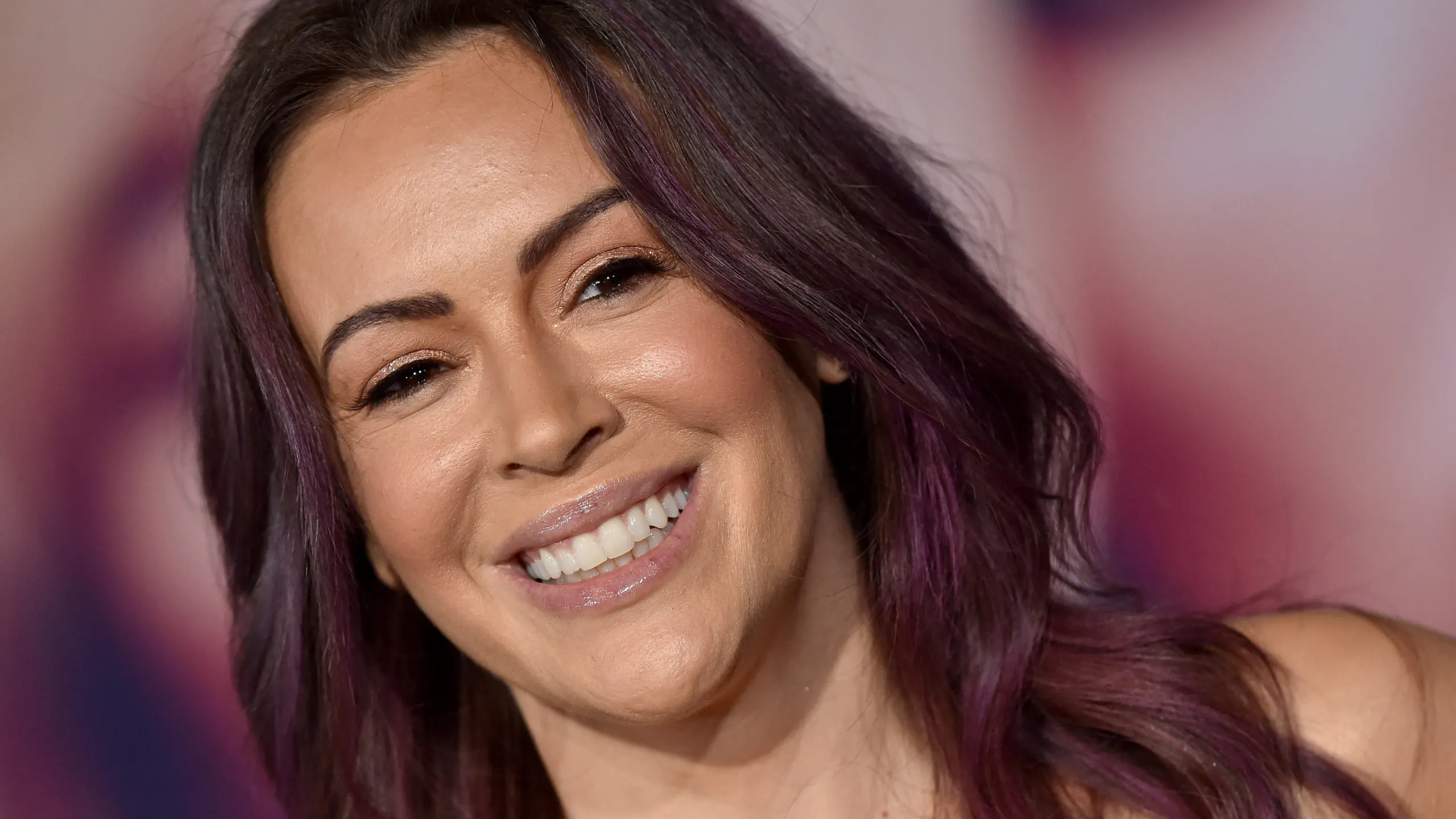 Alyssa Milano Gets Trashed On Twitter For Wearing Crocheted Face Mask In ‘Pro-Mask’ Photo