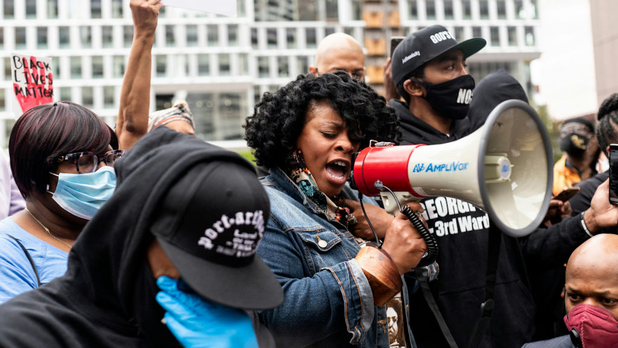 Jamela J. Pettiford sings during a protest with Former NBA player Stephen Jackson in response to the police killing of George Floyd outside the Hennepin County Government Center on May 29, 2020 in Minneapolis, Minnesota.
