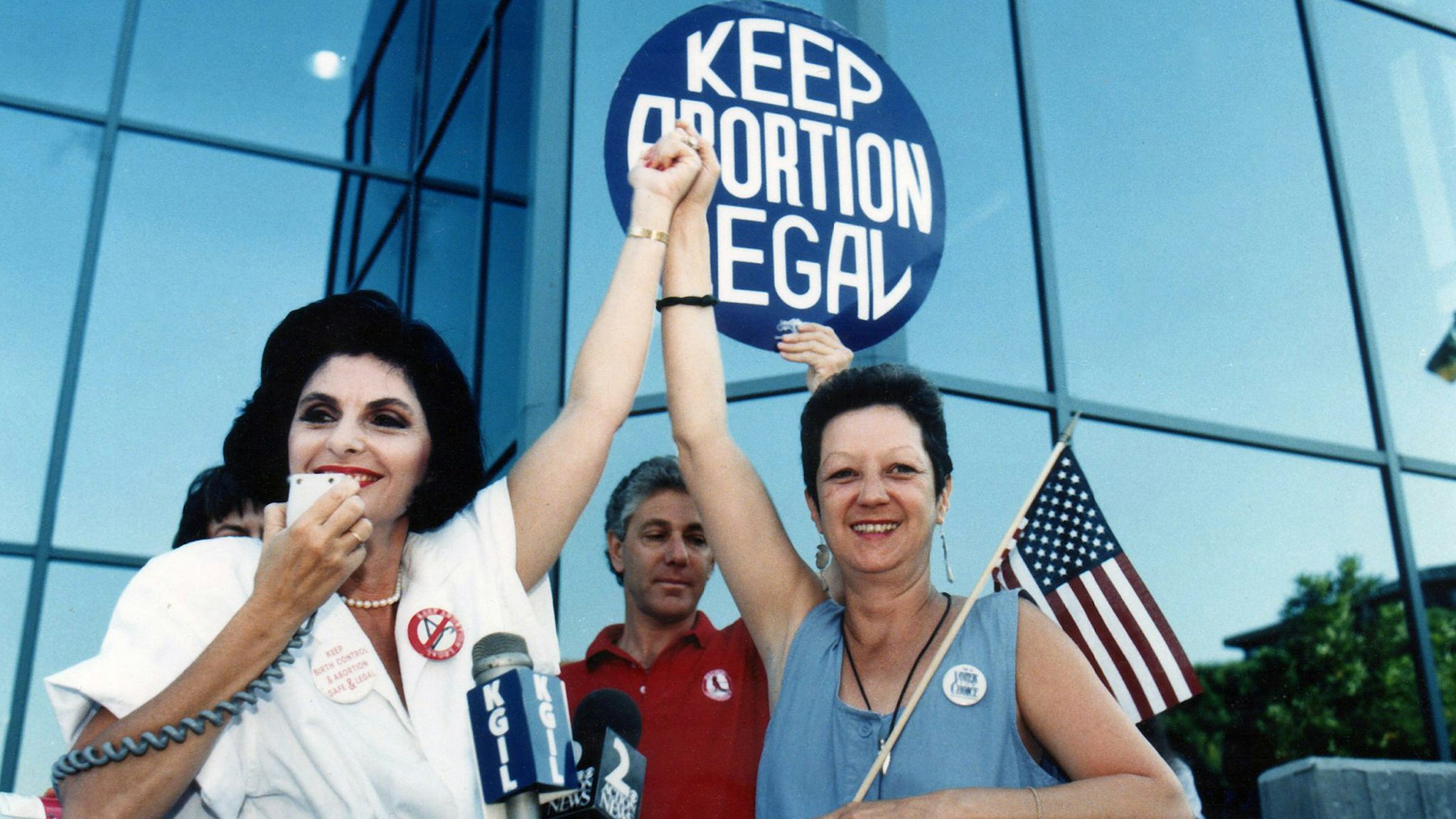 BURBANK, CA - JULY 4 : Attorney Gloria Allred and Norma McCorvey (R),'Jane Roe' plaintiff from Landmark court case Roe vs. Wade during Pro Choice Rally, July 4, 1989 in Burbank, California. (Photo by Bob Riha, Jr./Getty Images)