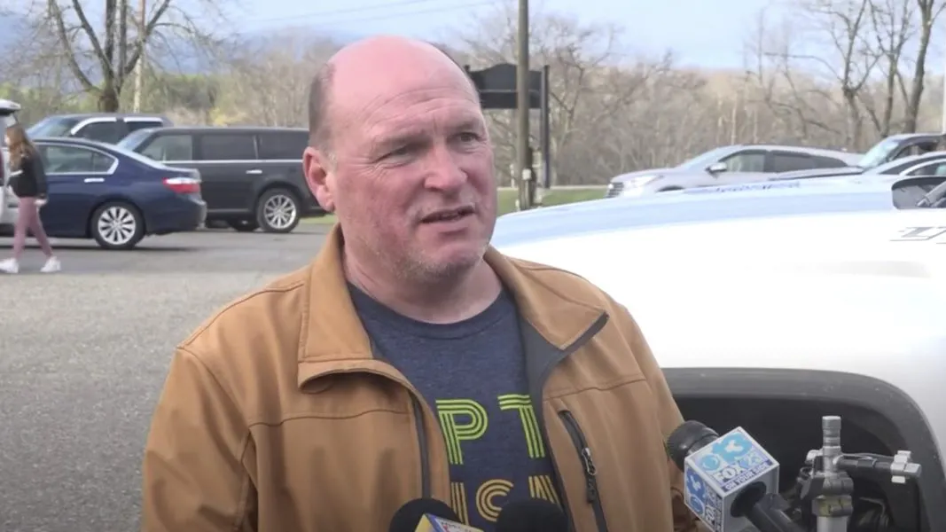 Restaurateur Defied Maine Gov To Open His Business, State Agents Are Moving To Shut Him Down