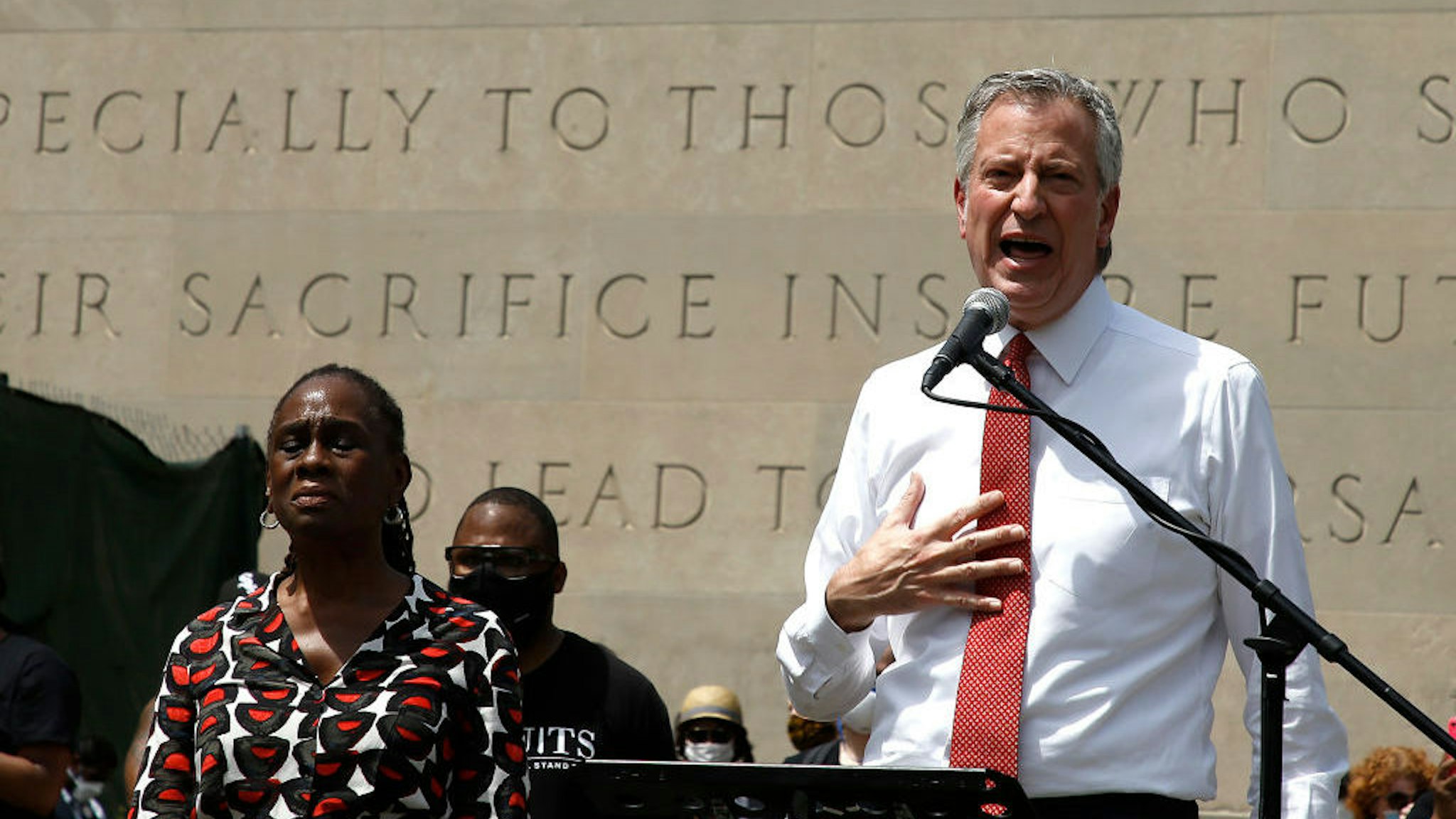 New York Mayor Bill de Blasio speaks to an estimated 10,000 people as they gather in Brooklyns Cadman Plaza Park for a memorial service for George Floyd, the man killed by a Minneapolis police officer on June 04, 2020 in New York City. Floyds brother, Terrence, local politicians and civic and religious leaders also attended the event before marching over the Brooklyn Bridge. (Photo by John Lamparski/NurPhoto via Getty Images)