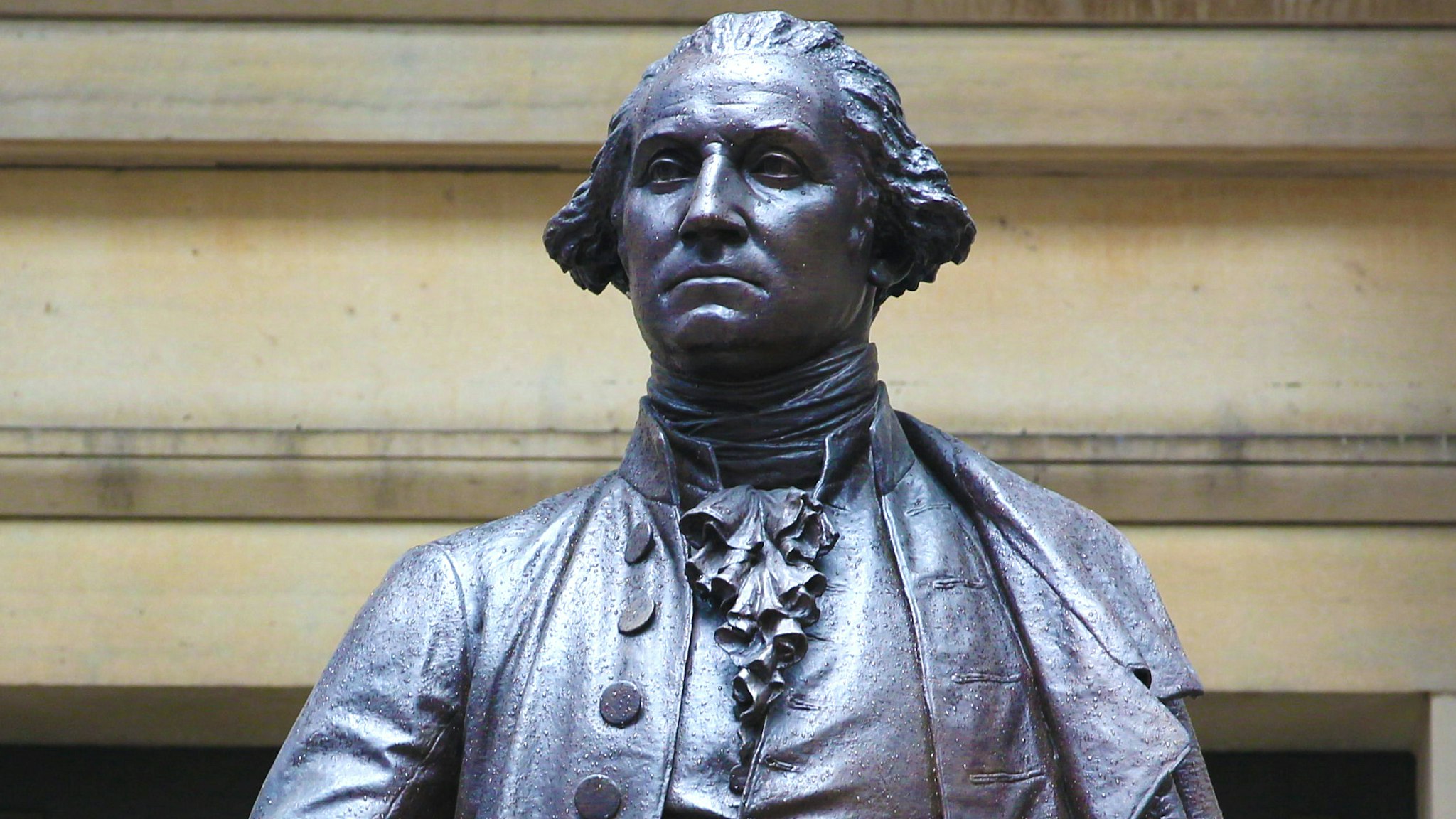 The Bronze statue of George Washington on the front steps of Federal Hall in Wall Street, Manhattan, New York City. John Quincy Adams Ward's 1882 bronze statue of George Washington sits at the approximate site where he was inaugurated as President and where he took the oath of office as the first President of the United States. New York City, USA. 16th September 2014.