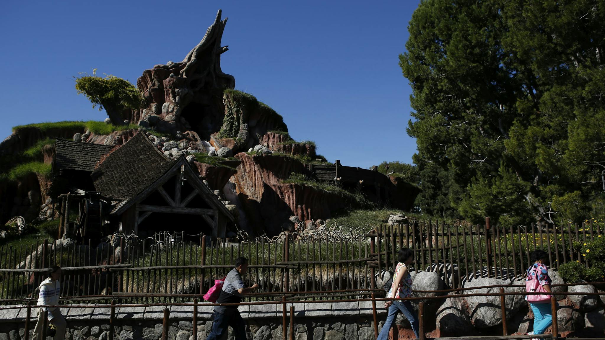 Splash Mountain Guests walk in line to Splash Mountain at Walt Disney Co.'s Disneyland Park, part of the Disneyland Resort, in Anaheim, California, U.S., on Wednesday, Nov. 6, 2013. The Walt Disney Co. is scheduled to release earnings figures on Nov. 7. Photographer: Patrick Fallon/Bloomberg via Getty Images
