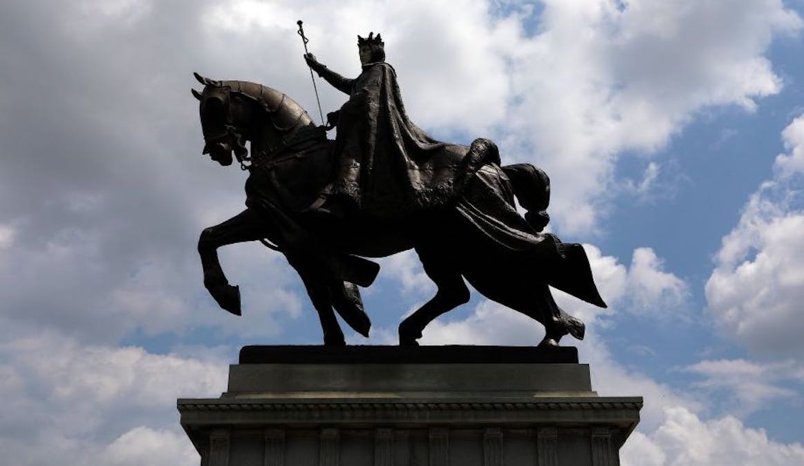 WATCH: Assaults Break Out As Catholics Defend Statue From Hundreds Threatening Destruction; Priest Offers ‘History Lesson’