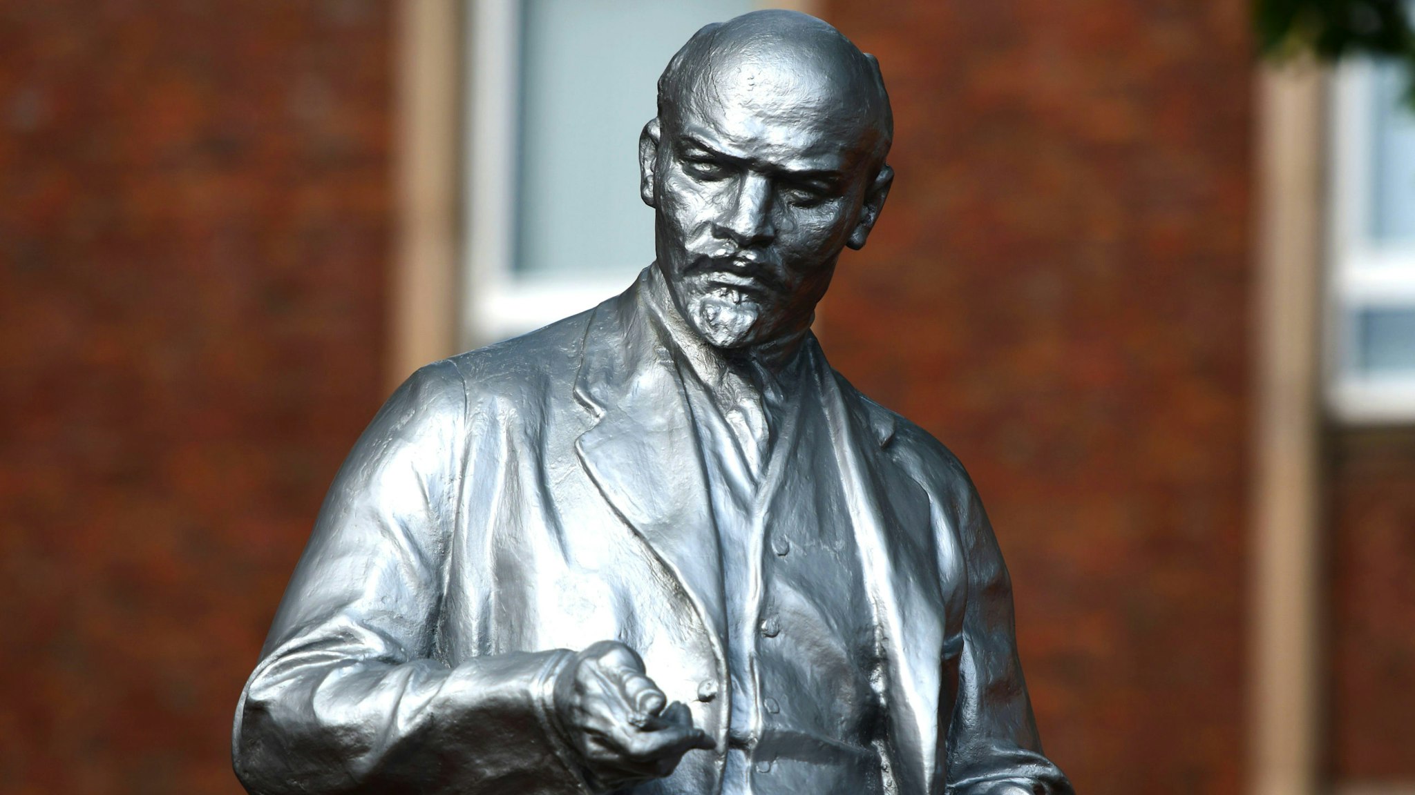 Picture taken on June 22, 2020 shows a statue of Soviet leader Vladimir Lenin recently erected in Gelsenkirchen, western Germany. - The divisive new monument was unveiled on June 20, 2020, in the middle of a global row over the controversial background of historical figures immortalised as statues. More than 30 years after the post-World War II communist experiment on German soil ended, the tiny Marxist-Leninist Party of Germany (MLPD) installed Lenin's likeness in the western city of Gelsenkirchen.