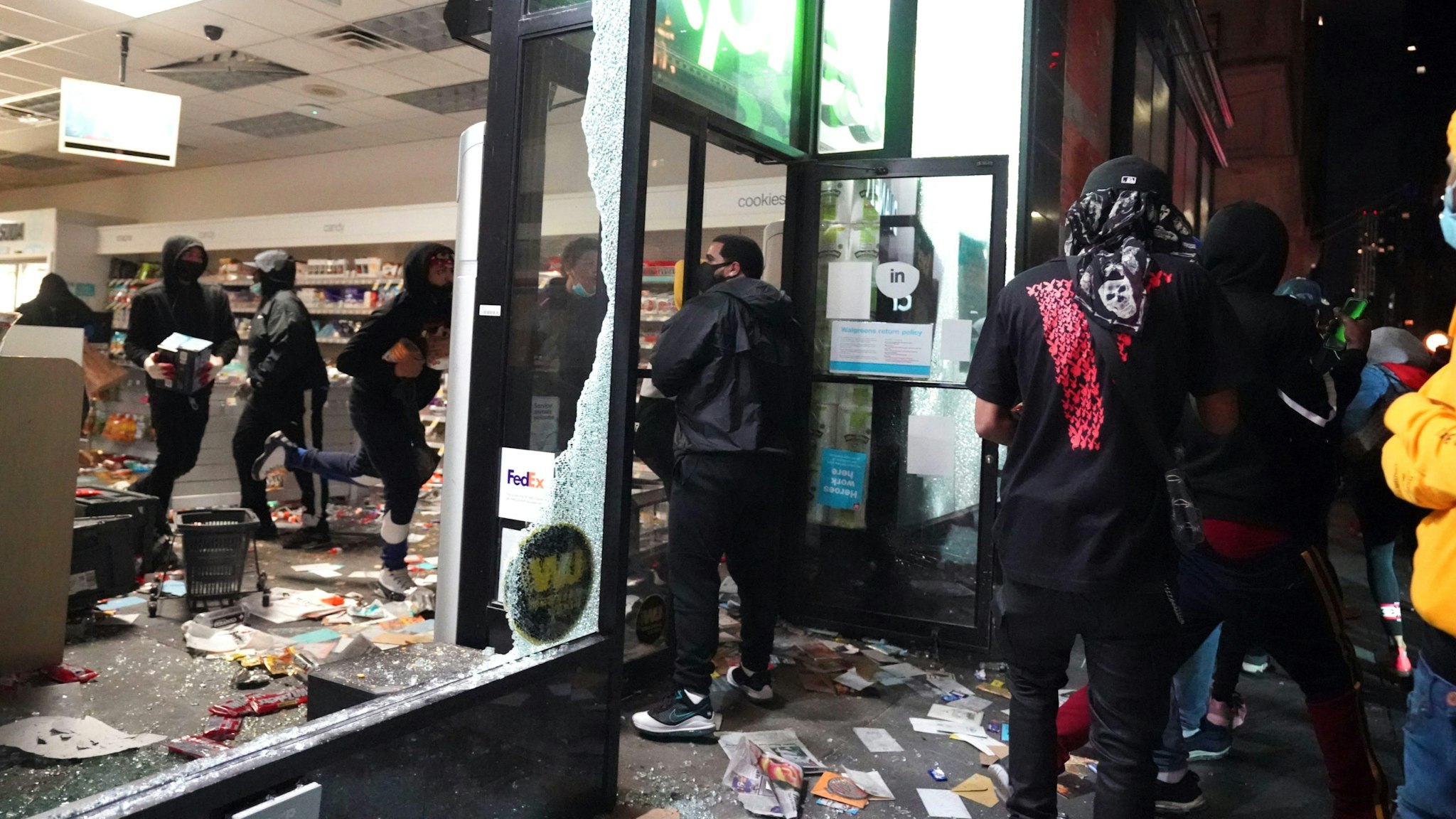 People loot a store during demonstrations over the death of George Floyd by a Minneapolis police officer on June 1, 2020 in New York. - New York's mayor Bill de Blasio today declared a city curfew from 11:00 pm to 5:00 am, as sometimes violent anti-racism protests roil communities nationwide. Saying that "we support peaceful protest," De Blasio tweeted he had made the decision in consultation with the state's governor Andrew Cuomo, following the lead of many large US cities that instituted curfews in a bid to clamp down on violence and looting.
